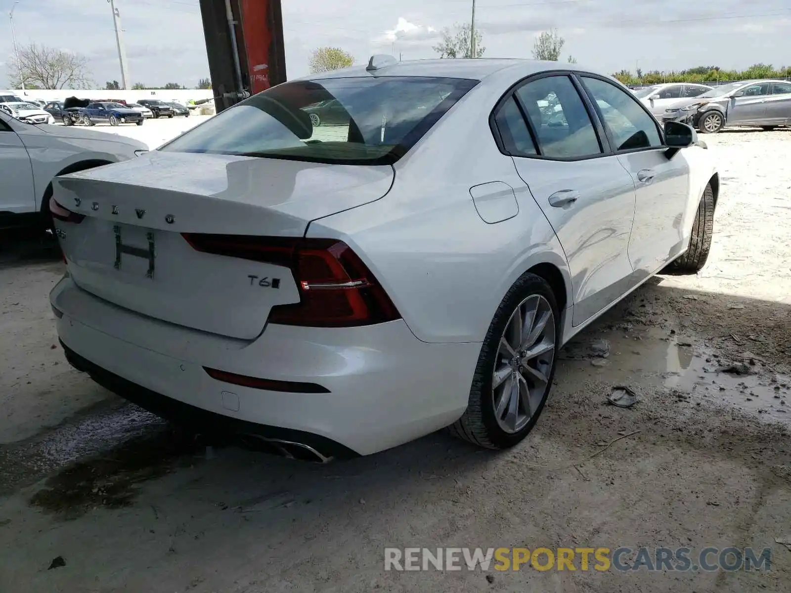 4 Photograph of a damaged car 7JRA22TK3LG066157 VOLVO S60 2020