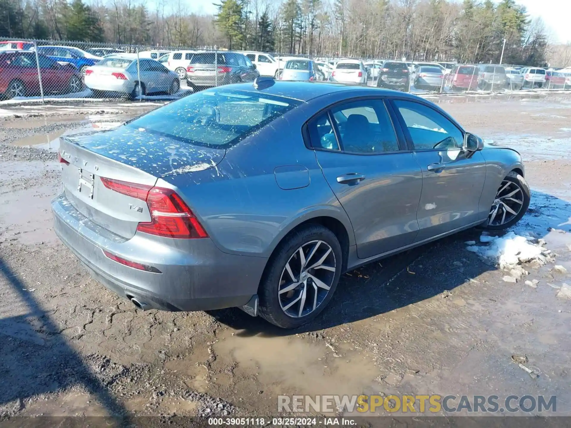 4 Photograph of a damaged car 7JRA22TK4LG033622 VOLVO S60 2020