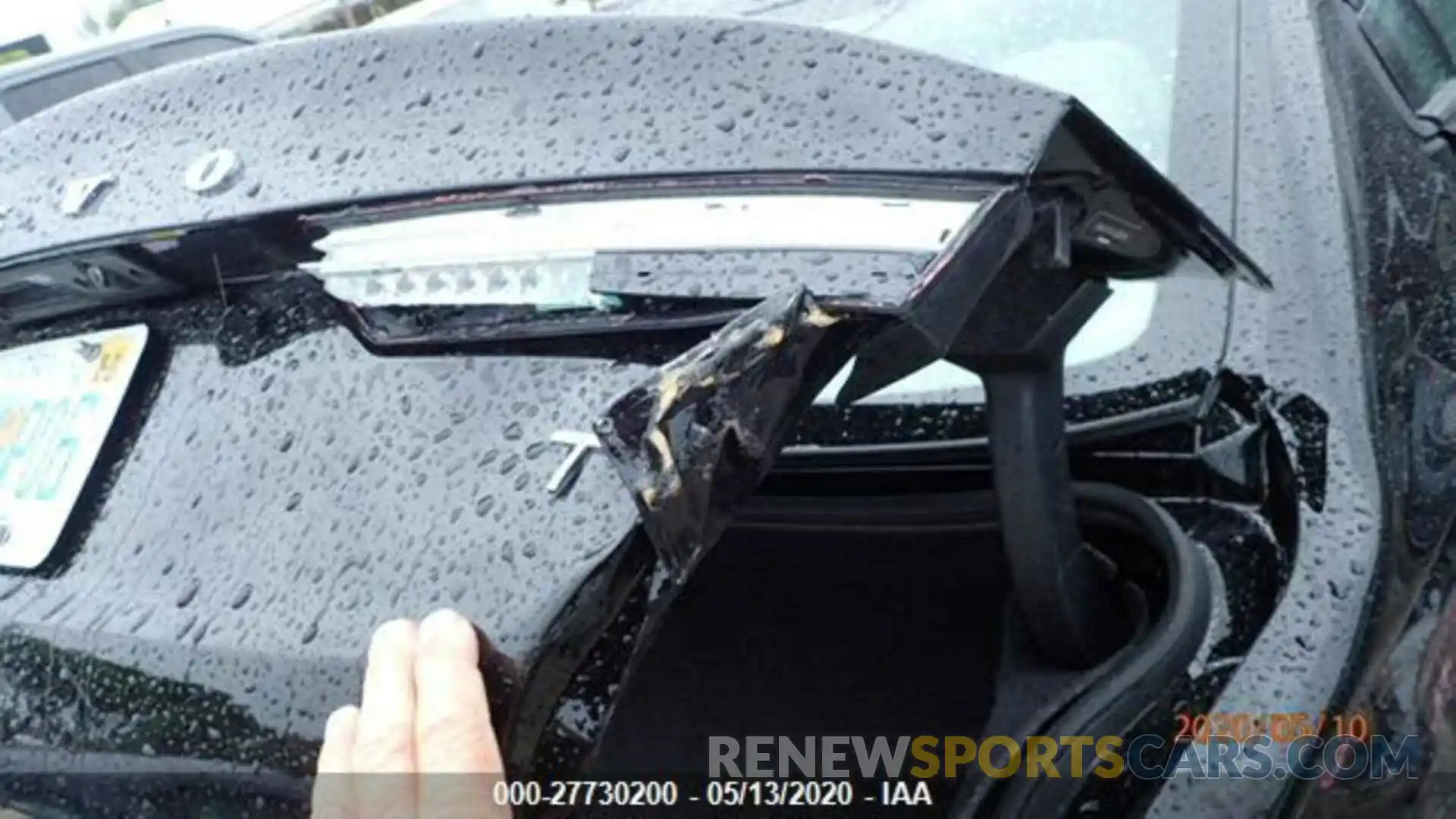 6 Photograph of a damaged car 7JRA22TK4LG057001 VOLVO S60 2020