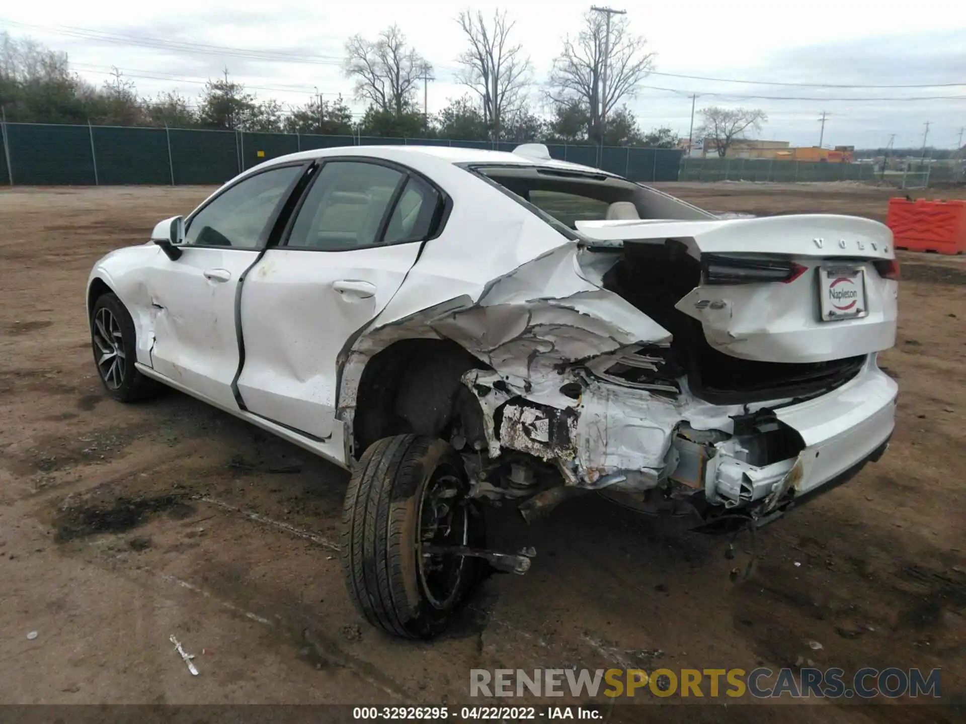 3 Photograph of a damaged car 7JRA22TK4LG072355 VOLVO S60 2020