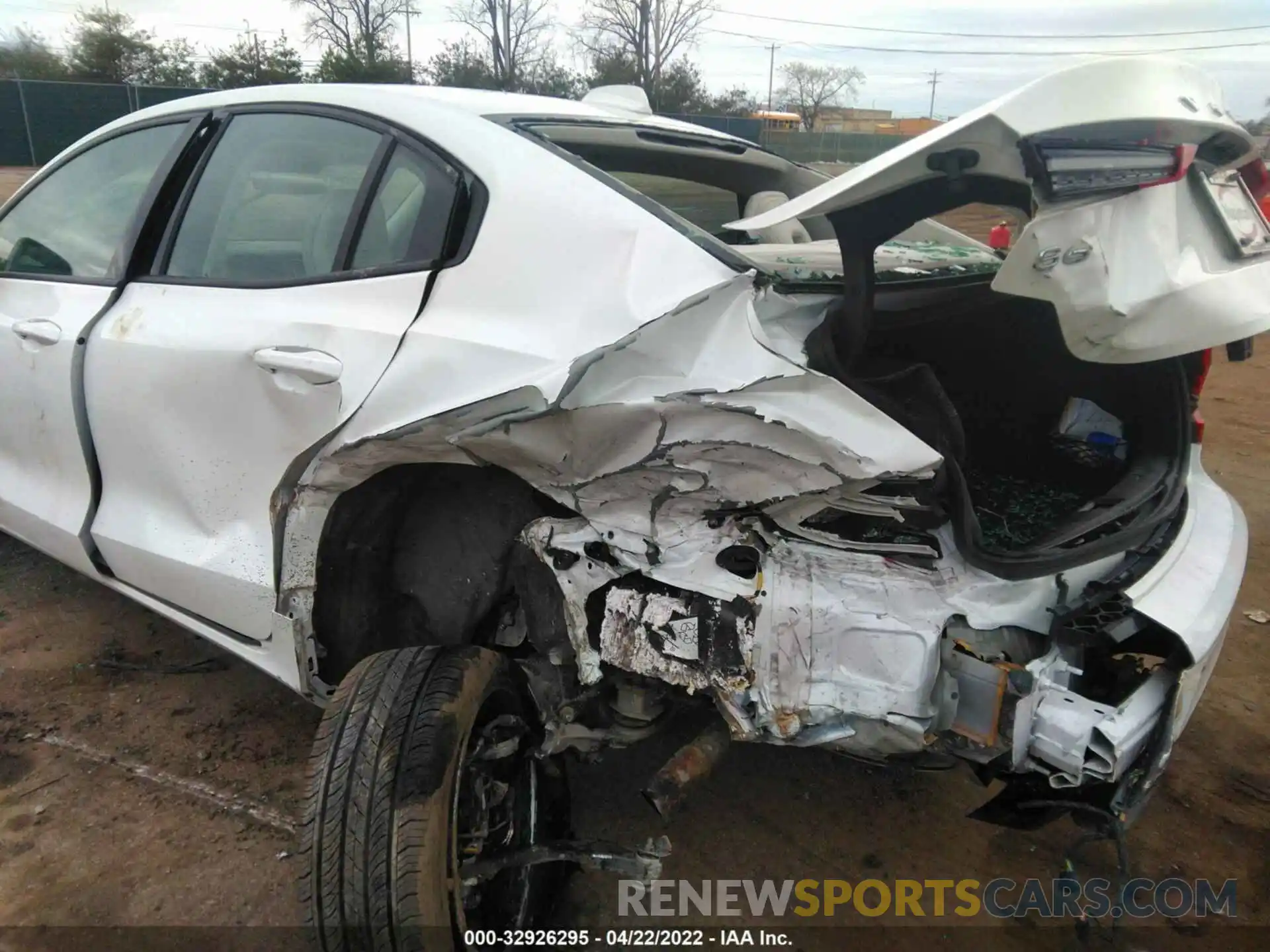 6 Photograph of a damaged car 7JRA22TK4LG072355 VOLVO S60 2020