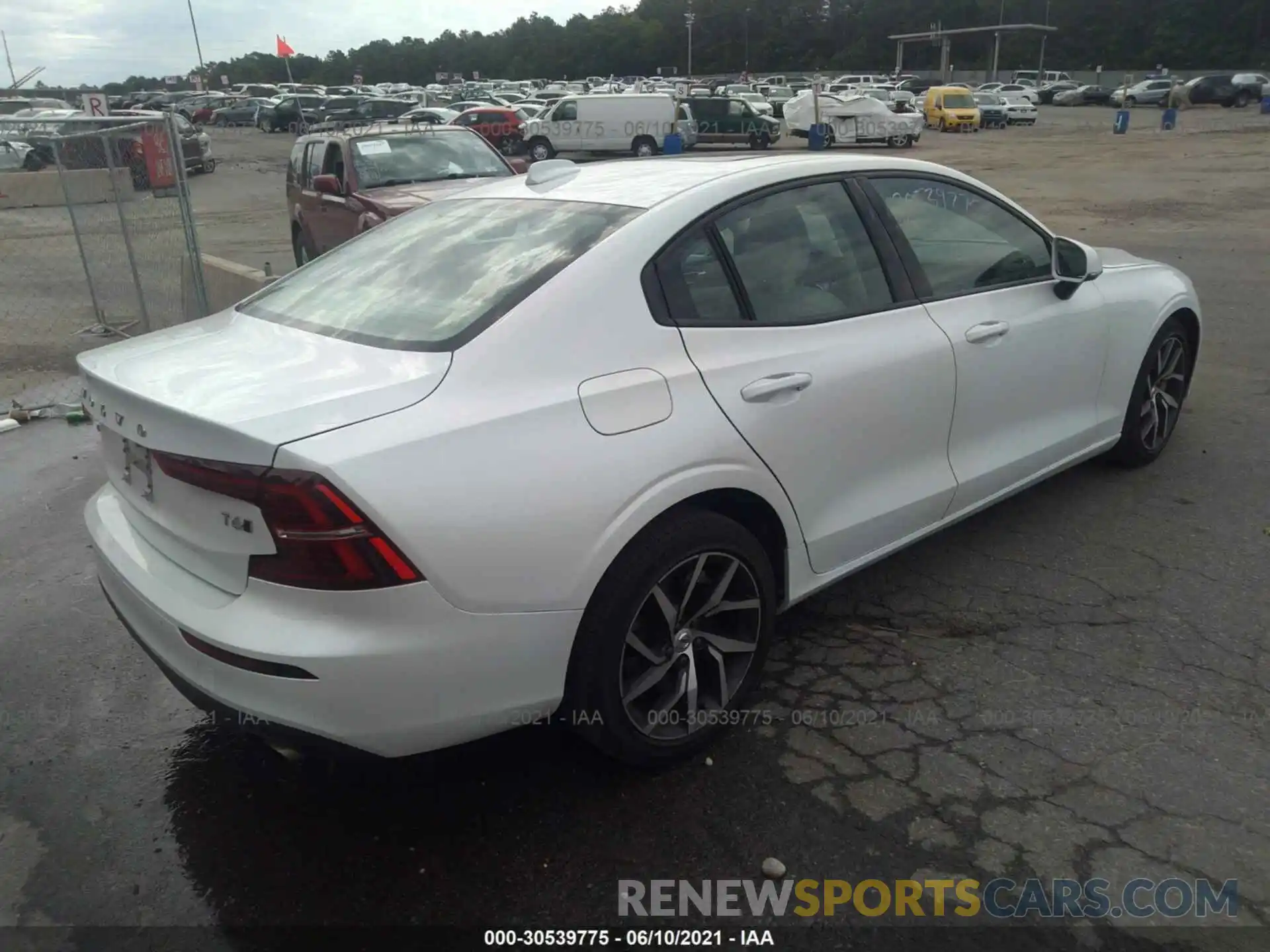 4 Photograph of a damaged car 7JRA22TK5LG063888 VOLVO S60 2020