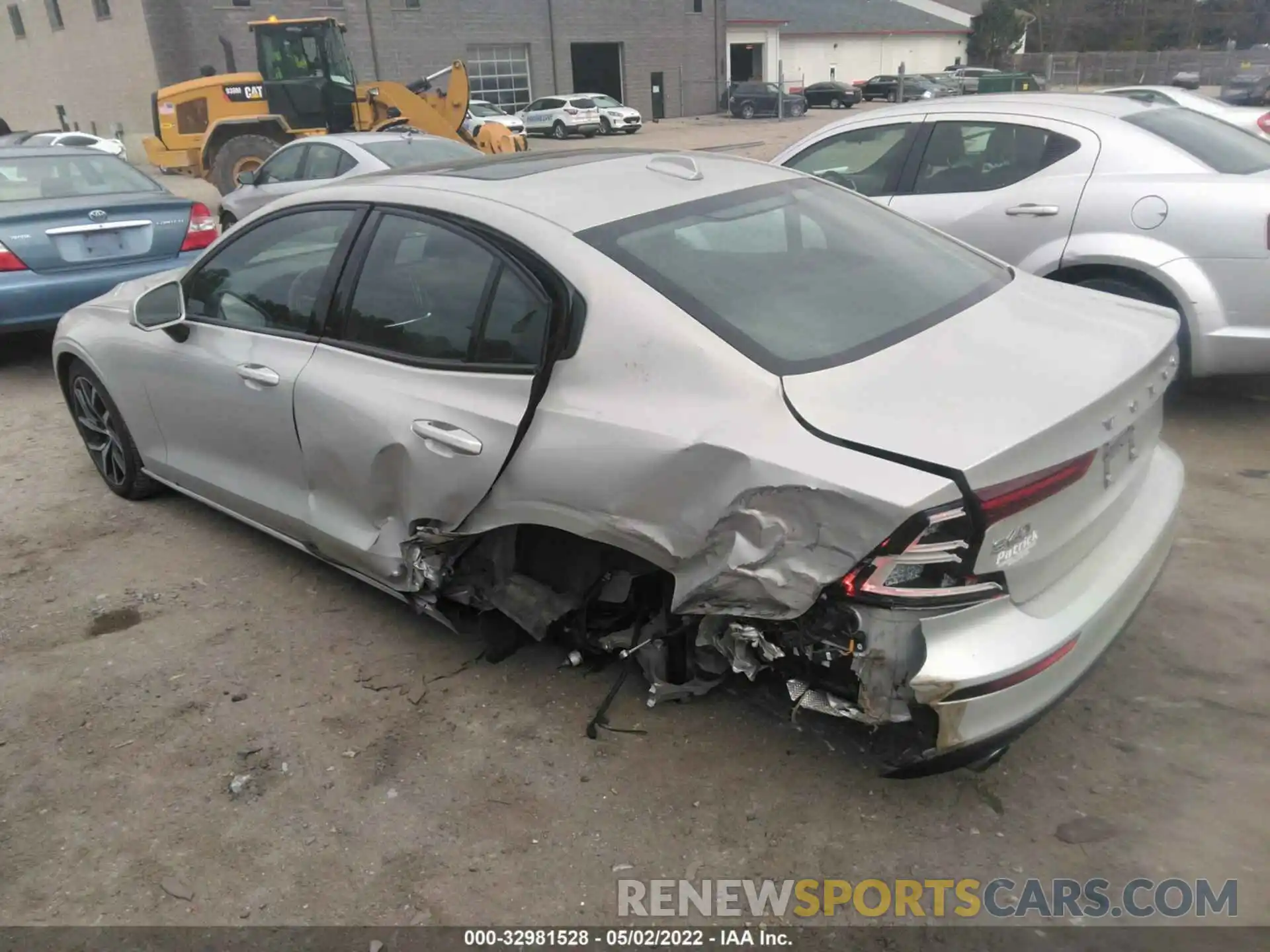 3 Photograph of a damaged car 7JRA22TK5LG073076 VOLVO S60 2020