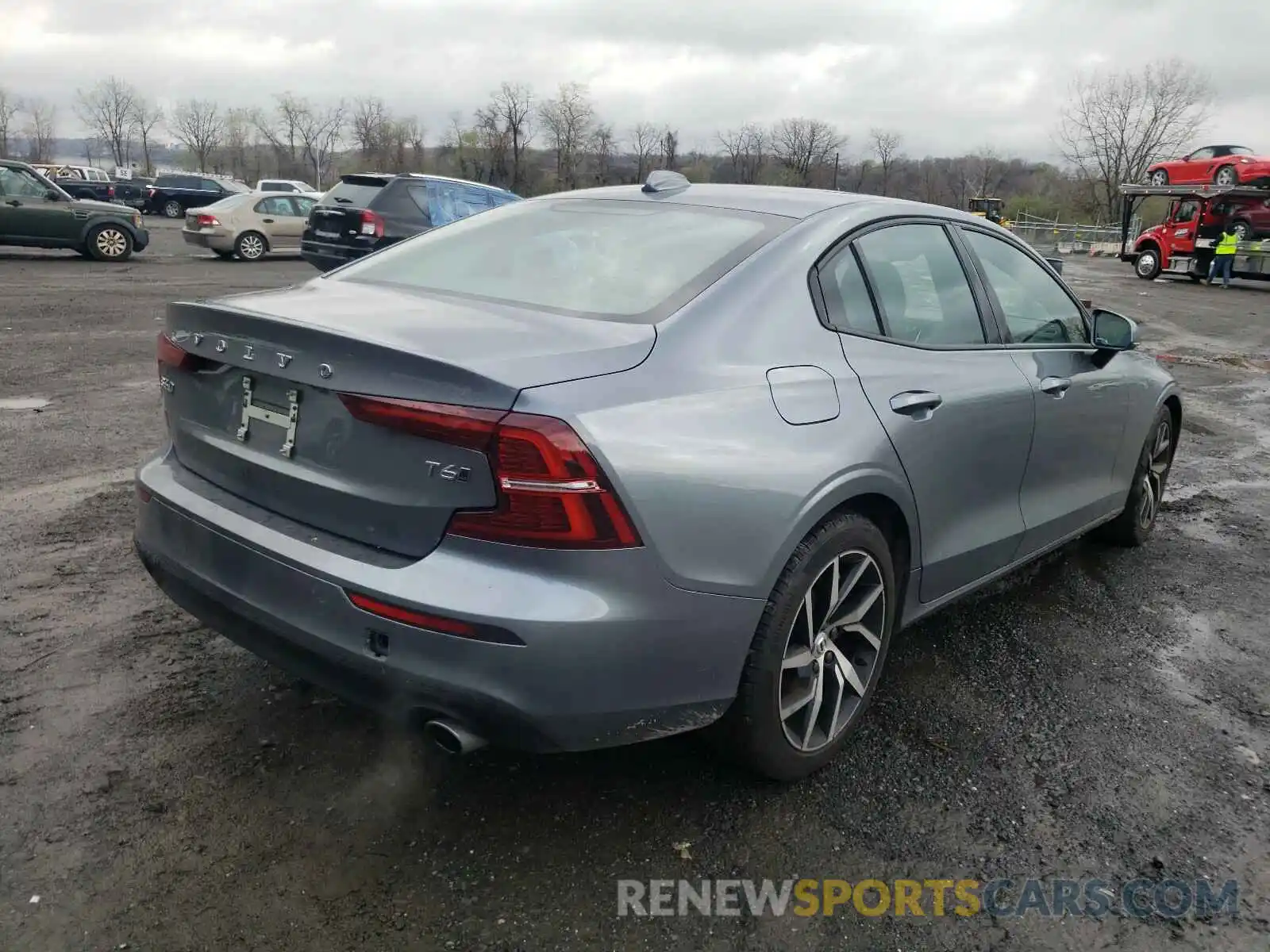 4 Photograph of a damaged car 7JRA22TK6LG060854 VOLVO S60 2020