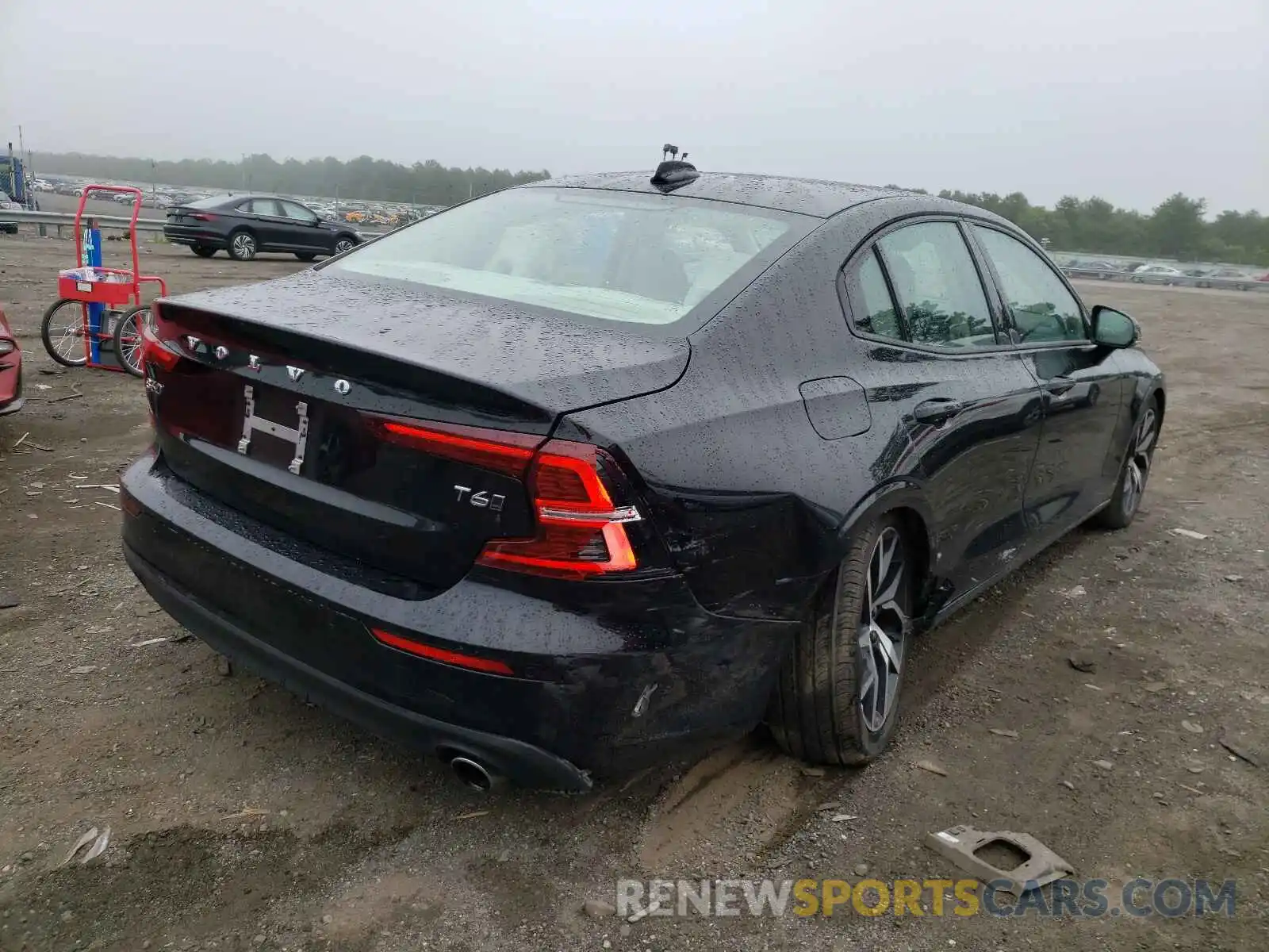 4 Photograph of a damaged car 7JRA22TK6LG072129 VOLVO S60 2020