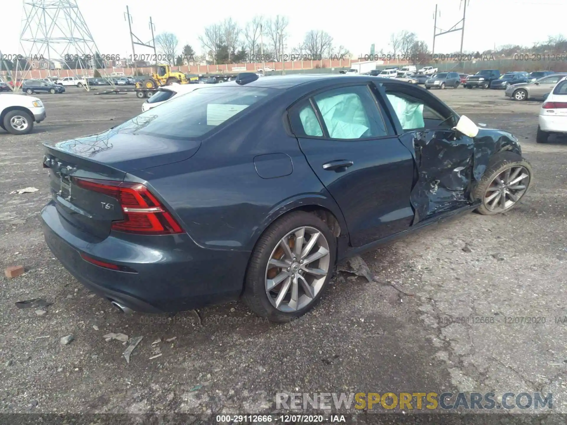 4 Photograph of a damaged car 7JRA22TK7LG041679 VOLVO S60 2020