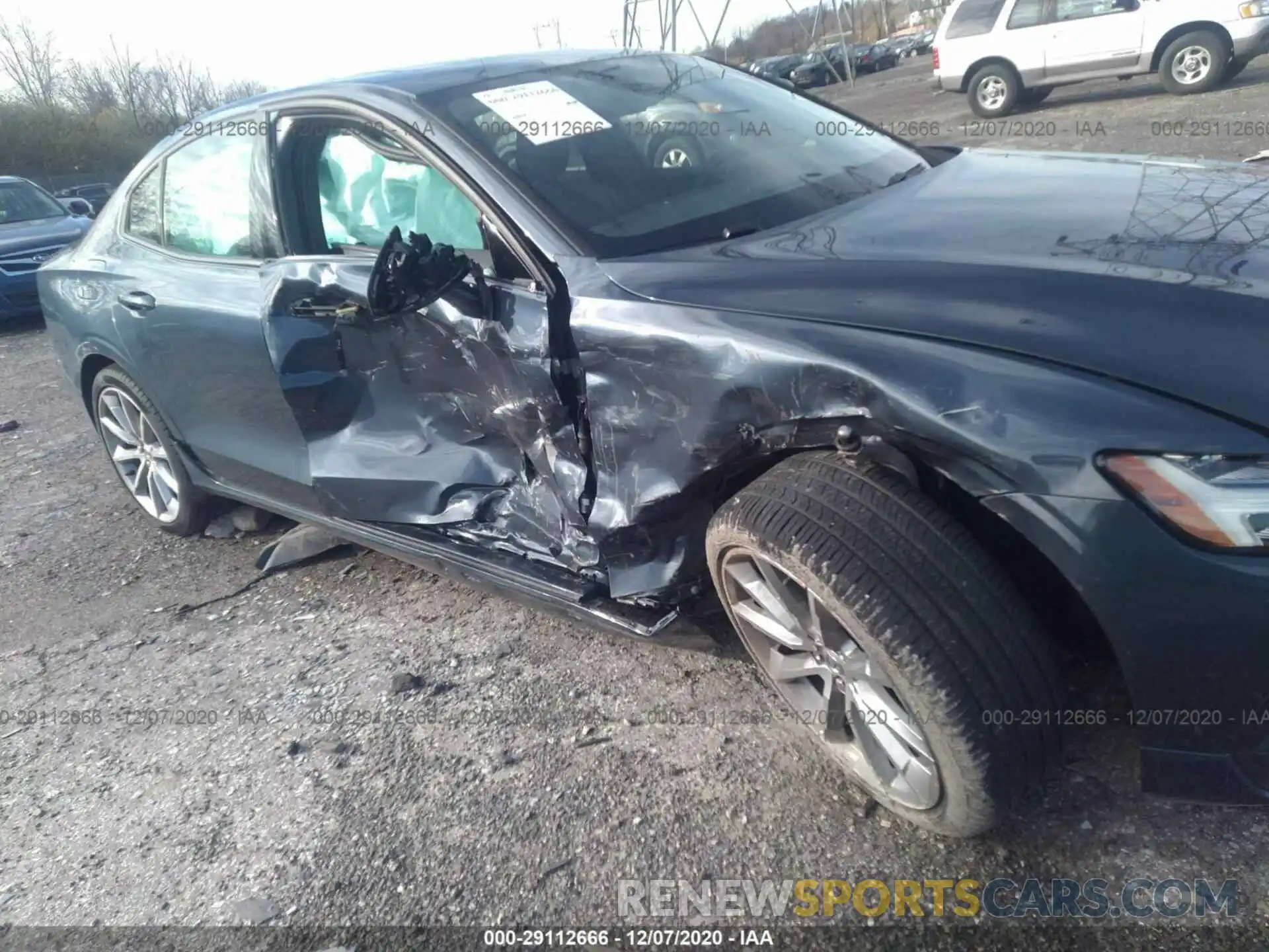 6 Photograph of a damaged car 7JRA22TK7LG041679 VOLVO S60 2020