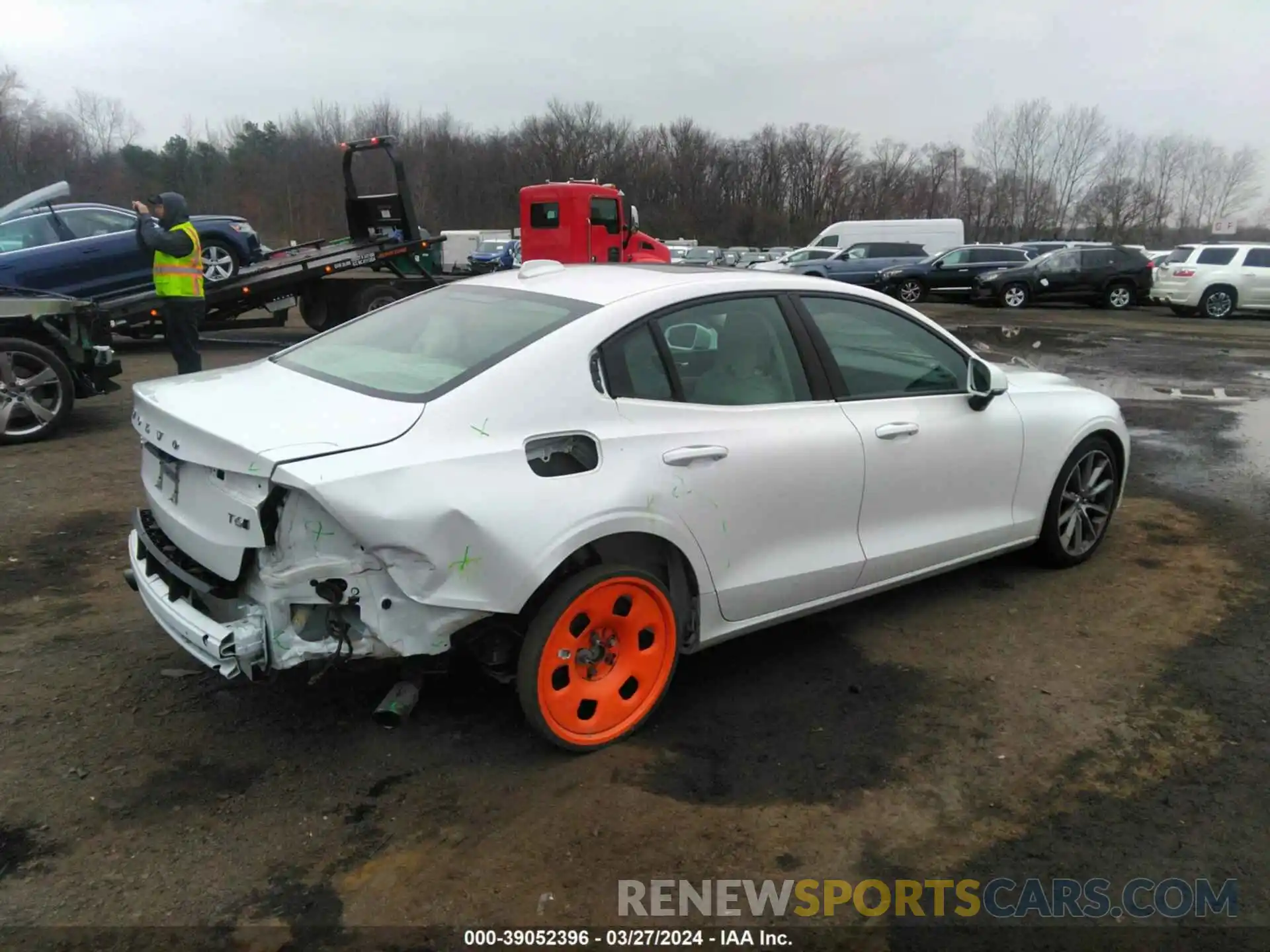 4 Photograph of a damaged car 7JRA22TK7LG067375 VOLVO S60 2020