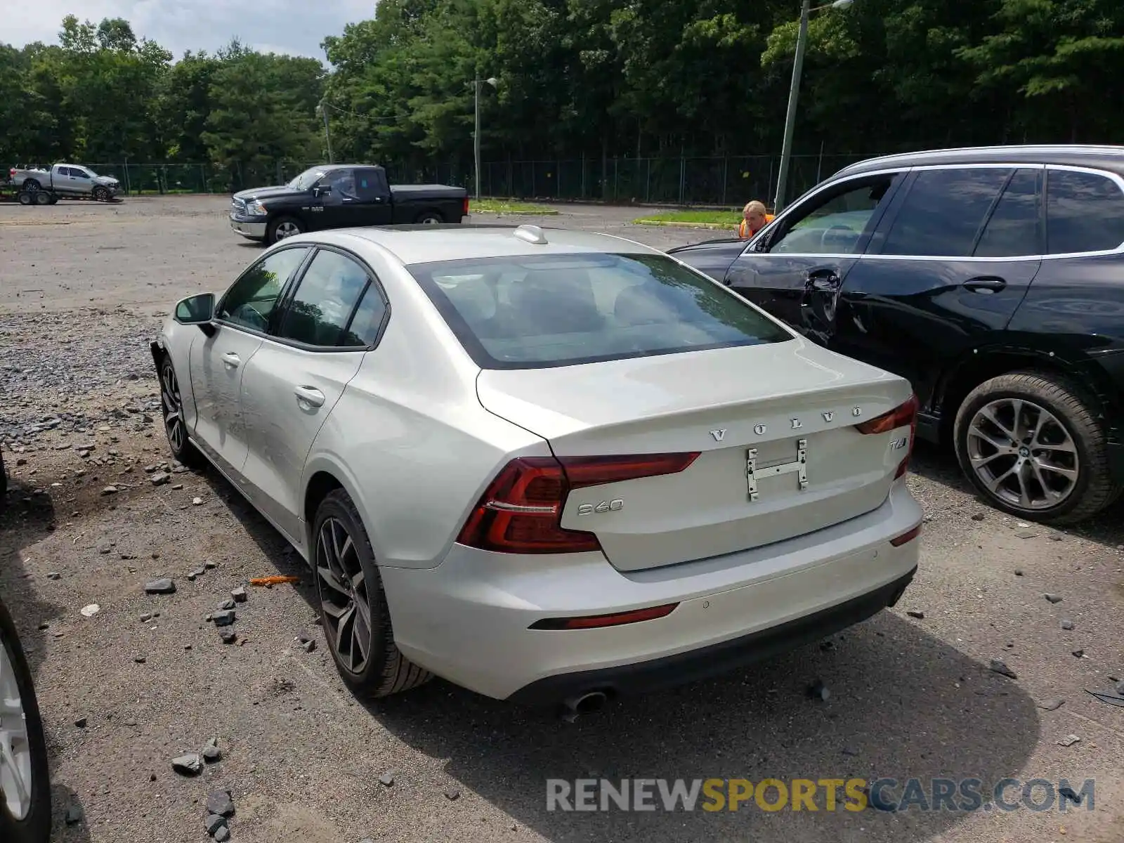 3 Photograph of a damaged car 7JRA22TK7LG072527 VOLVO S60 2020