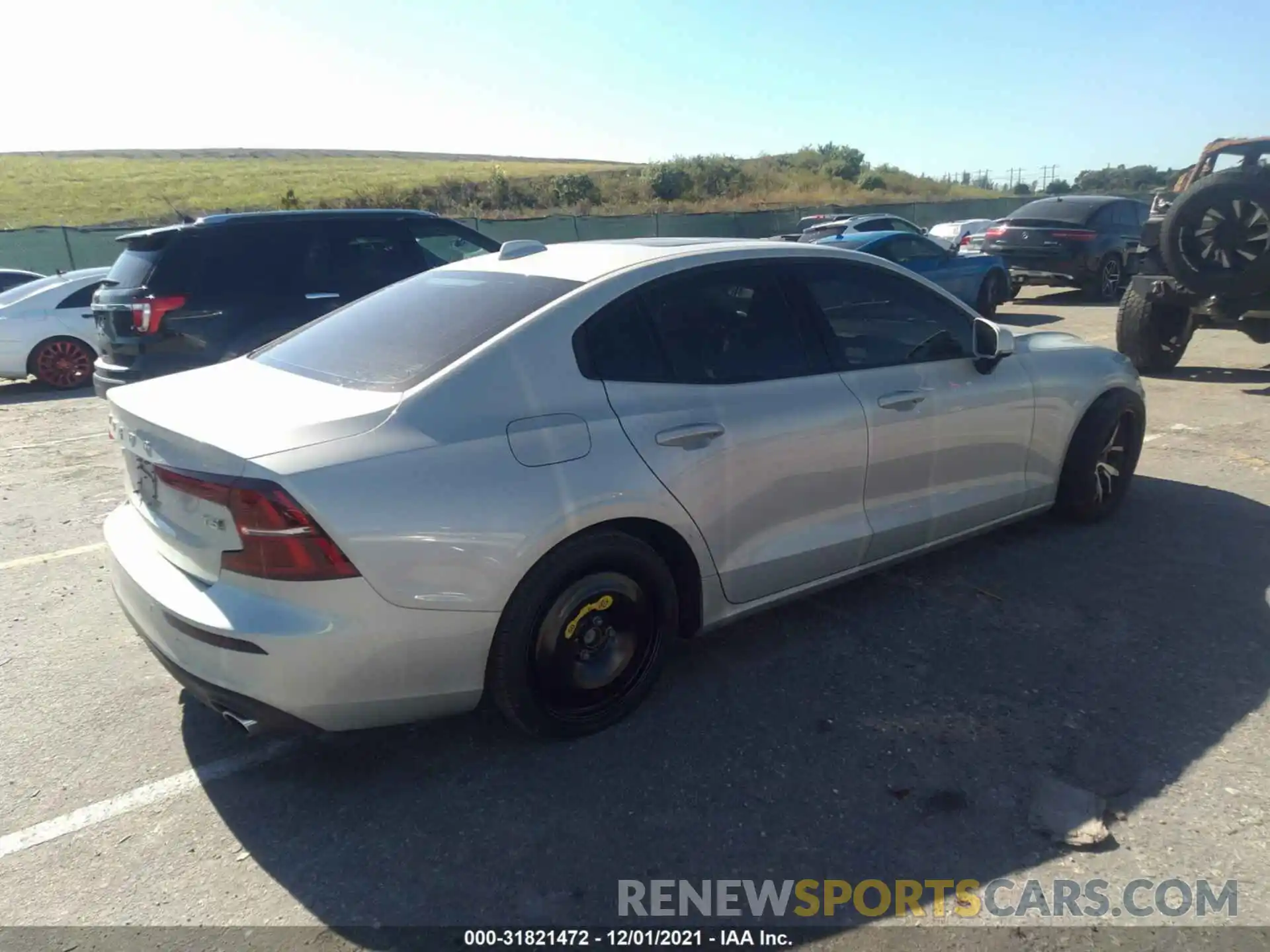 4 Photograph of a damaged car 7JRA22TK8LG035048 VOLVO S60 2020