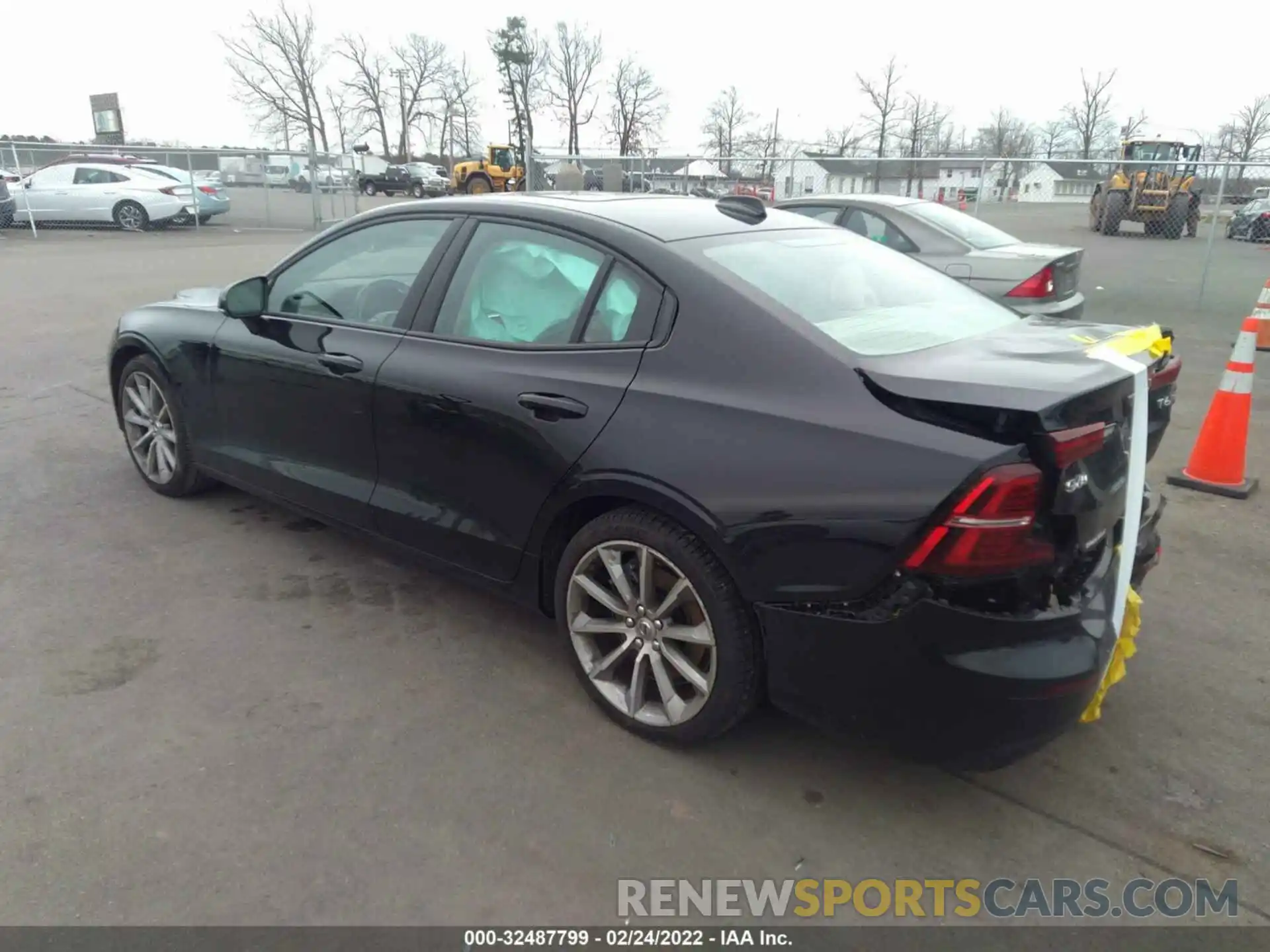 3 Photograph of a damaged car 7JRA22TK8LG048639 VOLVO S60 2020