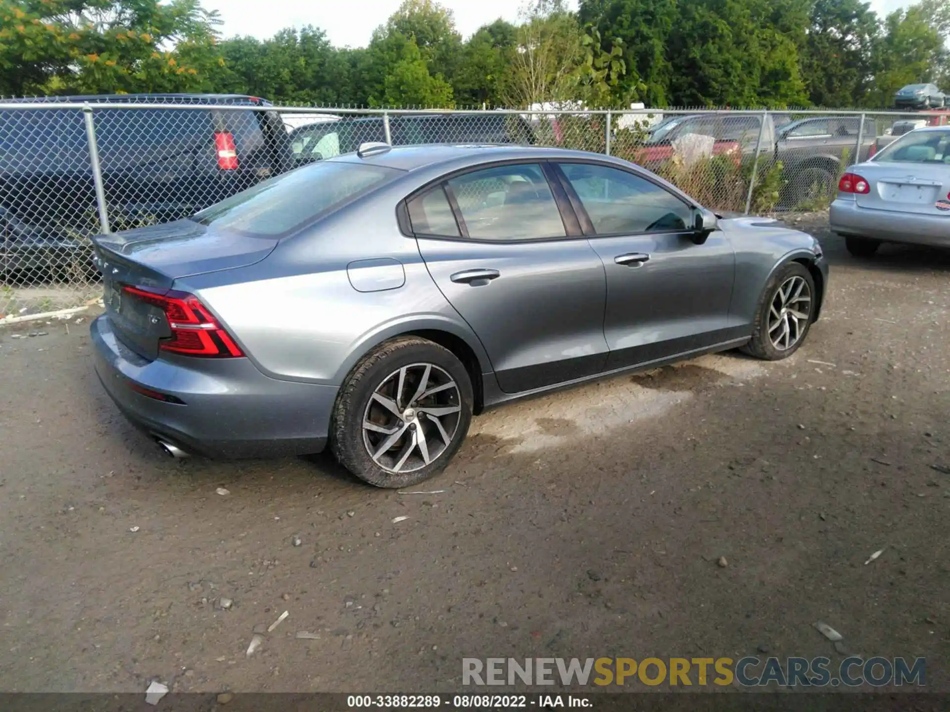 4 Photograph of a damaged car 7JRA22TK9LG063120 VOLVO S60 2020