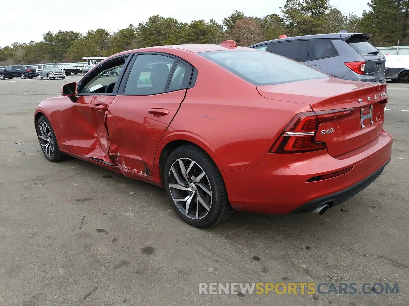 3 Photograph of a damaged car 7JRA22TK9LG071718 VOLVO S60 2020