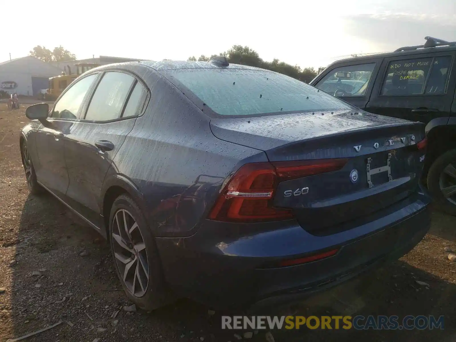 3 Photograph of a damaged car 7JRA22TKXLG036928 VOLVO S60 2020