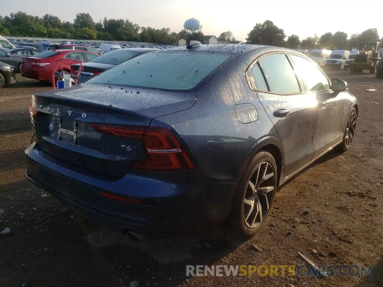 4 Photograph of a damaged car 7JRA22TKXLG036928 VOLVO S60 2020