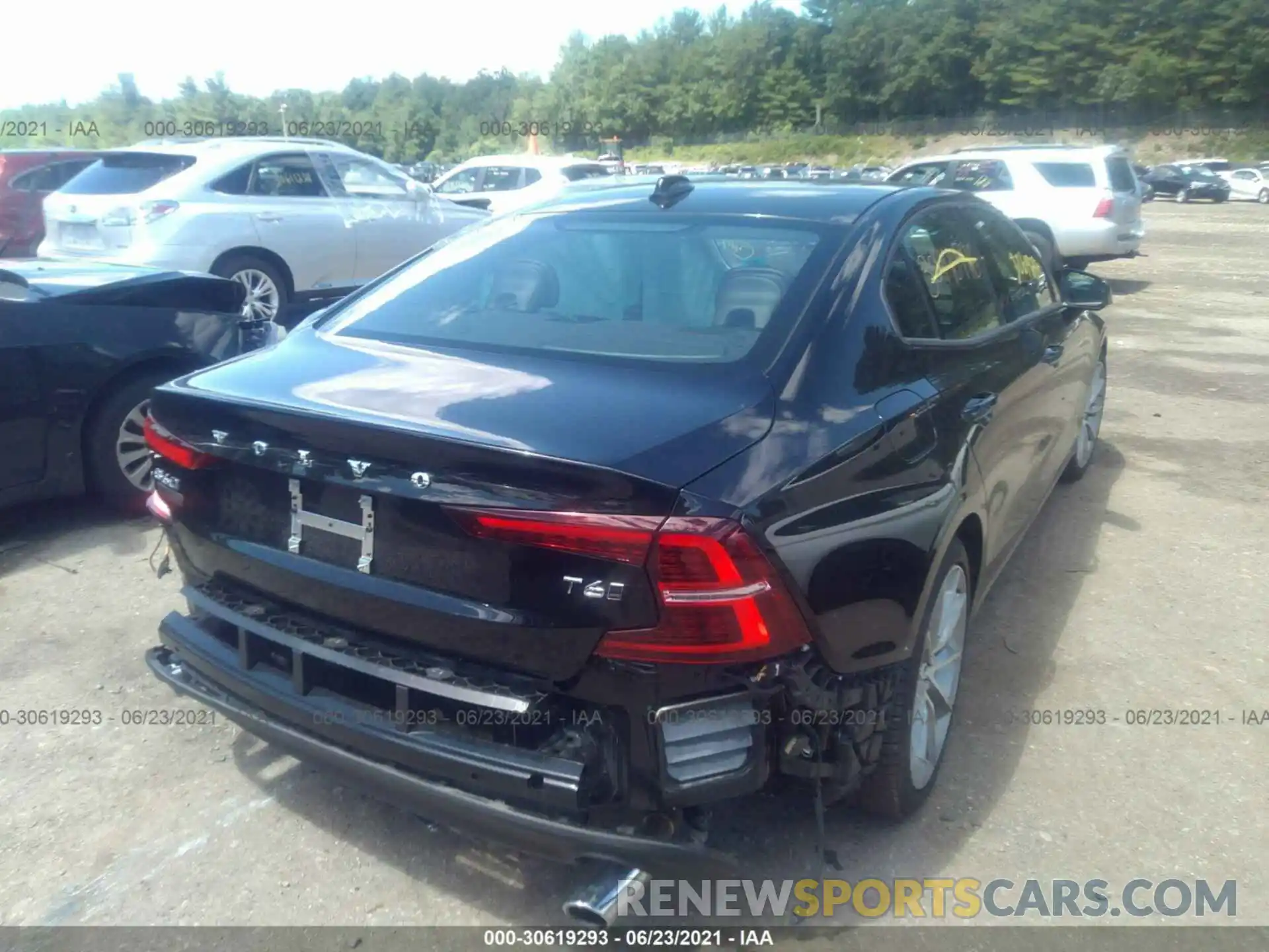 4 Photograph of a damaged car 7JRA22TKXLG045998 VOLVO S60 2020