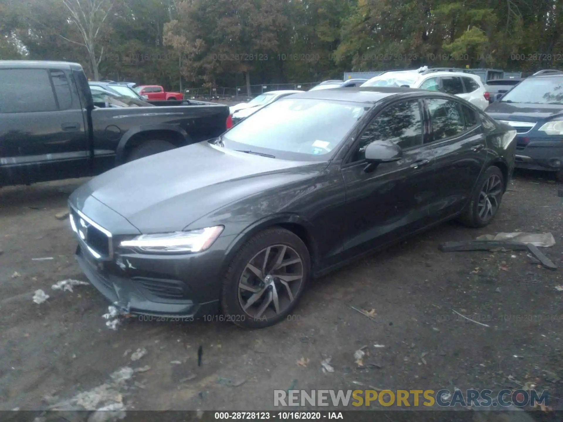 2 Photograph of a damaged car 7JRA22TKXLG057388 VOLVO S60 2020