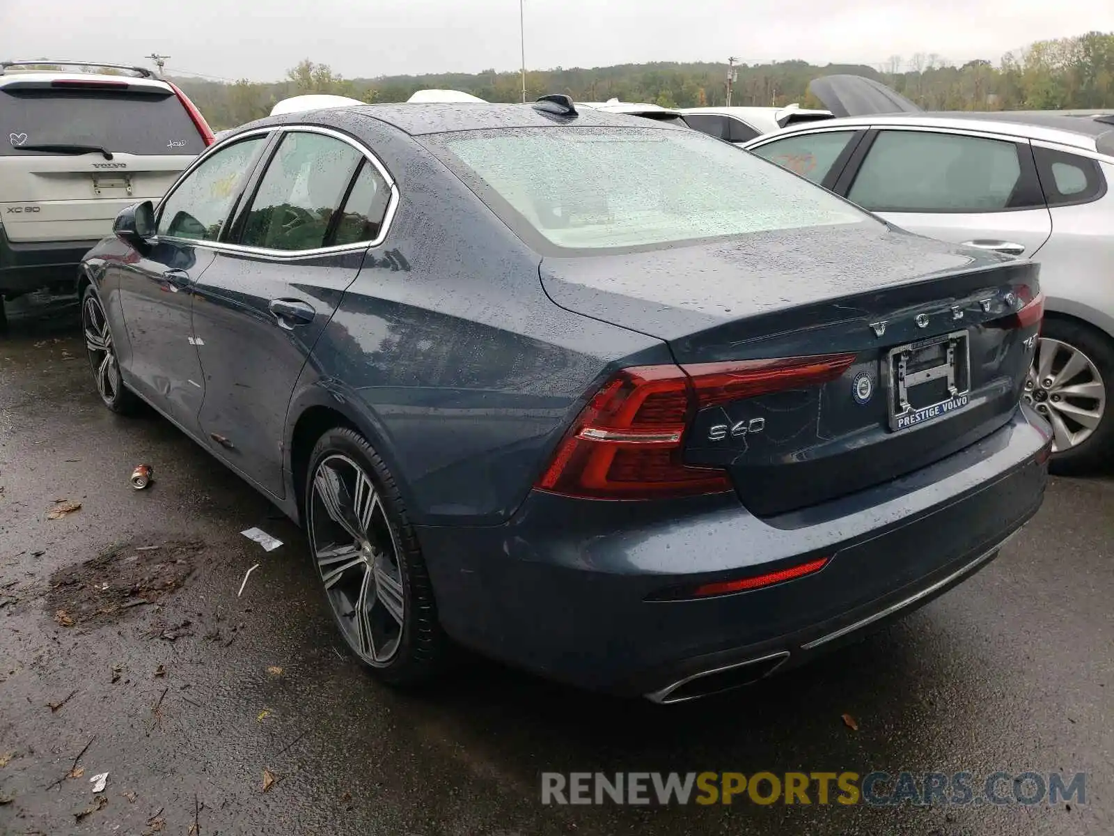 3 Photograph of a damaged car 7JRA22TL0LG064200 VOLVO S60 2020