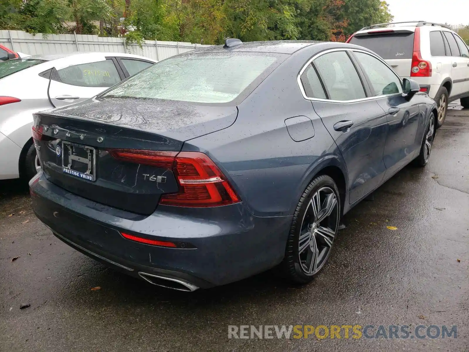 4 Photograph of a damaged car 7JRA22TL0LG064200 VOLVO S60 2020