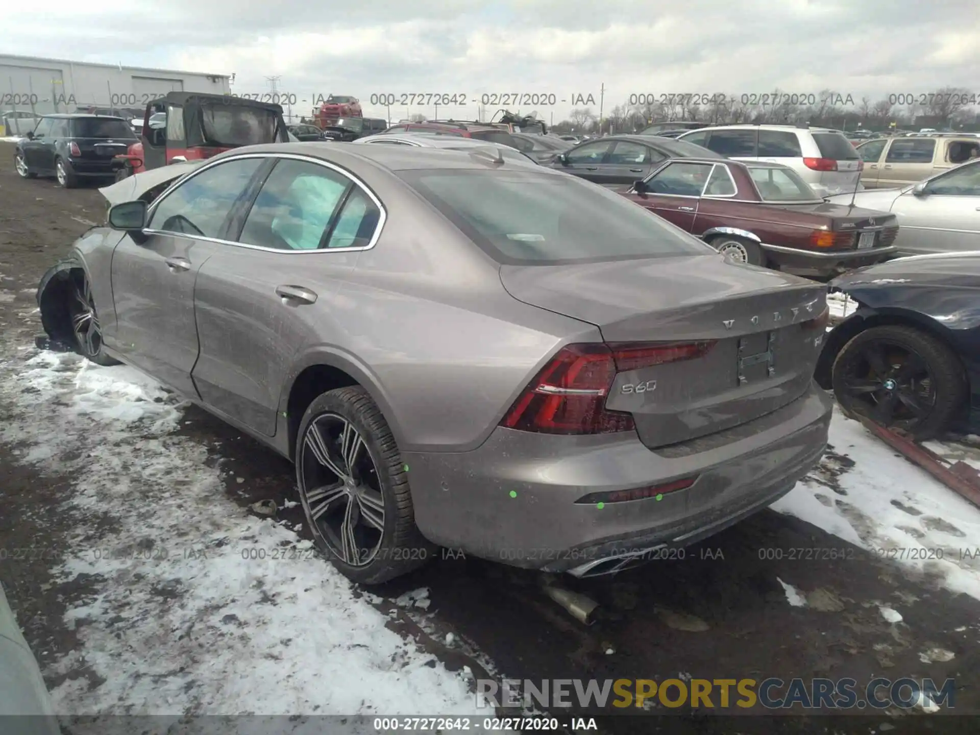 3 Photograph of a damaged car 7JRA22TL2LG032347 VOLVO S60 2020