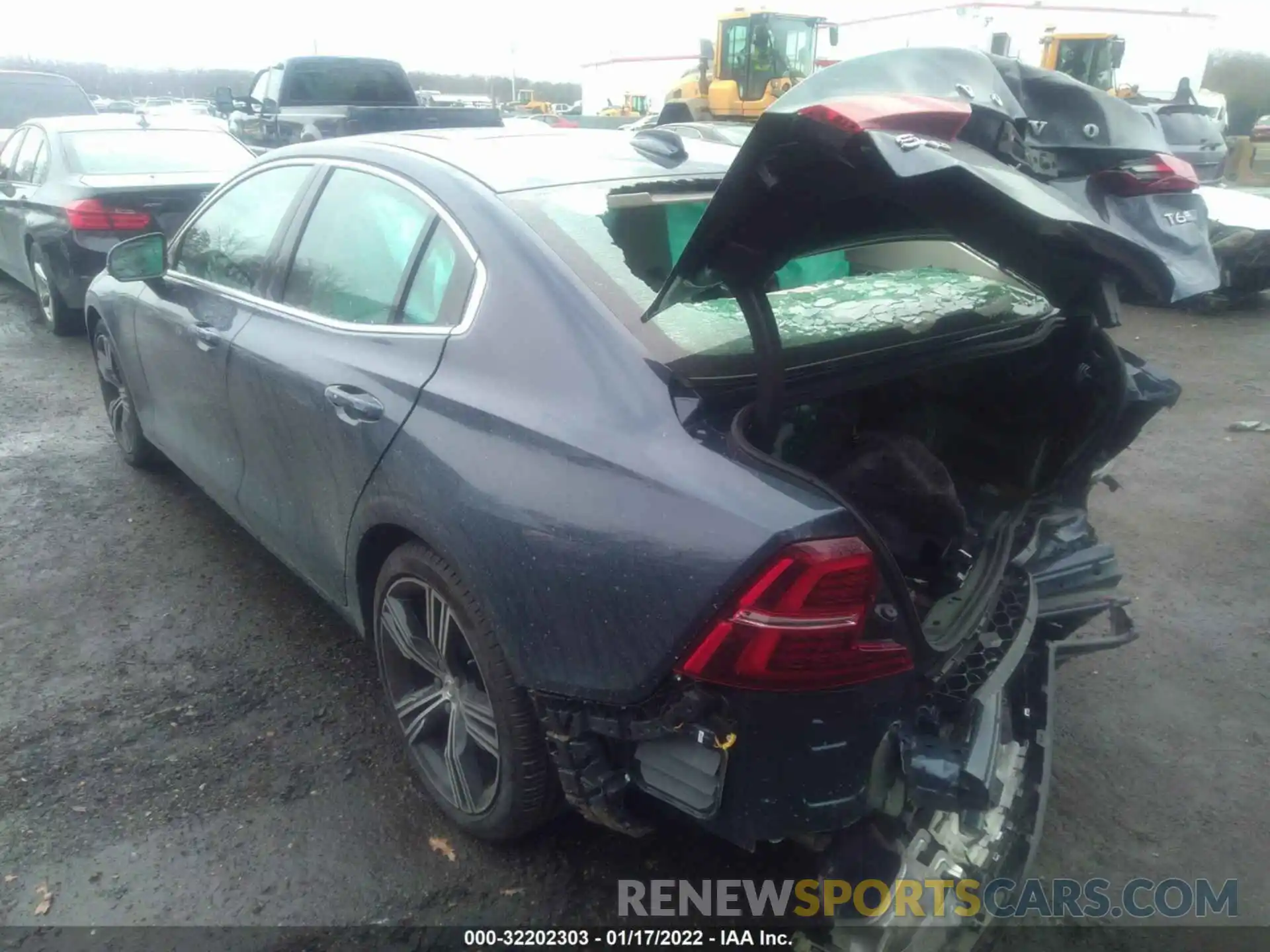 3 Photograph of a damaged car 7JRA22TL2LG065106 VOLVO S60 2020