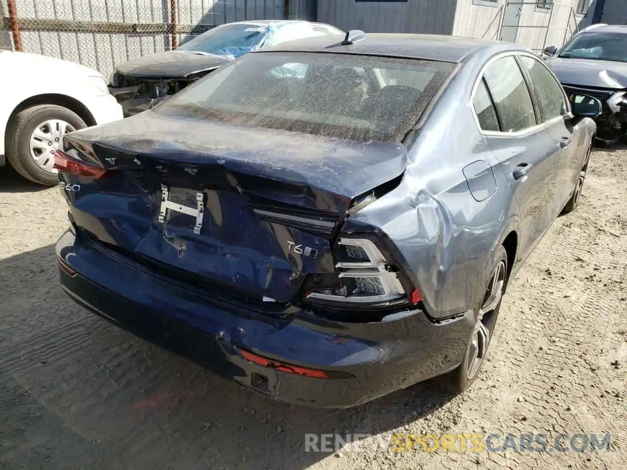 4 Photograph of a damaged car 7JRA22TL4LG073109 VOLVO S60 2020