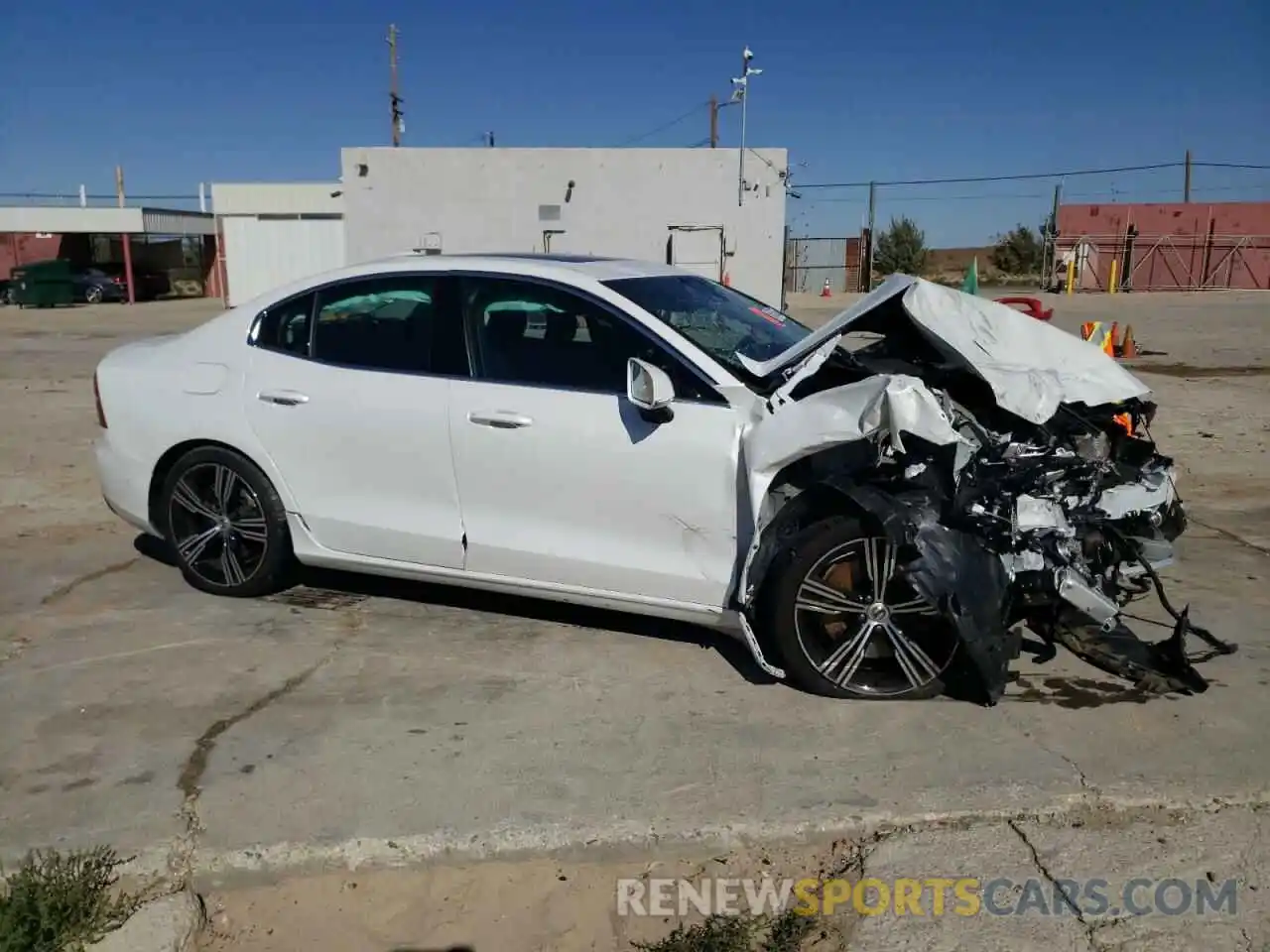 4 Photograph of a damaged car 7JRA22TL8LG065823 VOLVO S60 2020