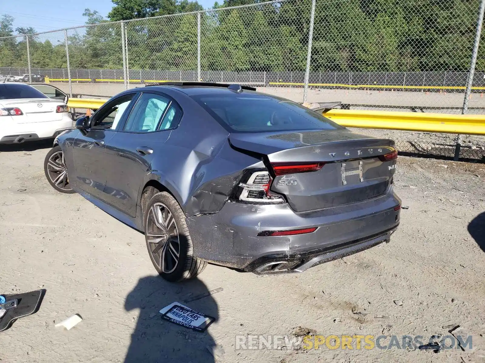 3 Photograph of a damaged car 7JRA22TM3LG047240 VOLVO S60 2020