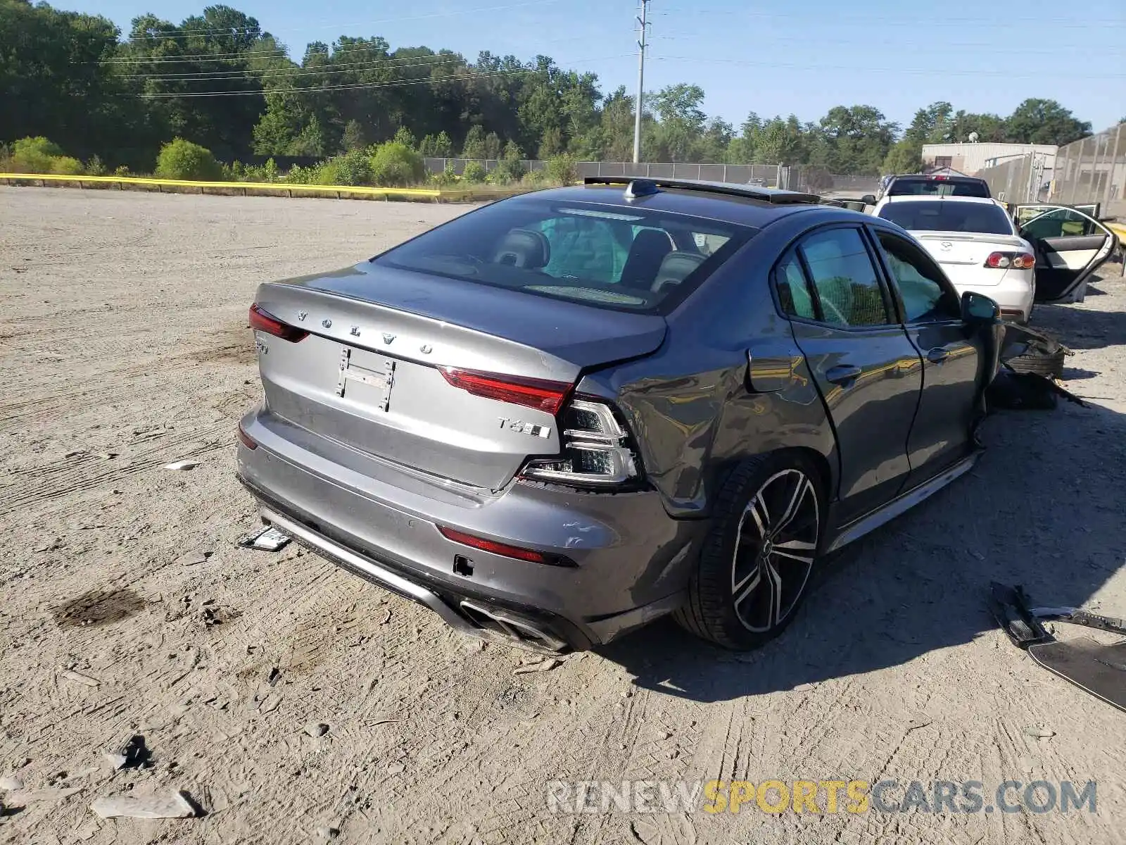 4 Photograph of a damaged car 7JRA22TM3LG047240 VOLVO S60 2020