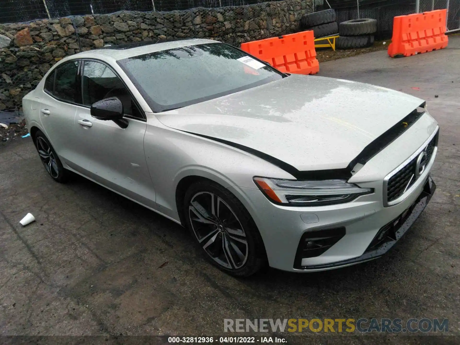 1 Photograph of a damaged car 7JRA22TM8LG032135 VOLVO S60 2020