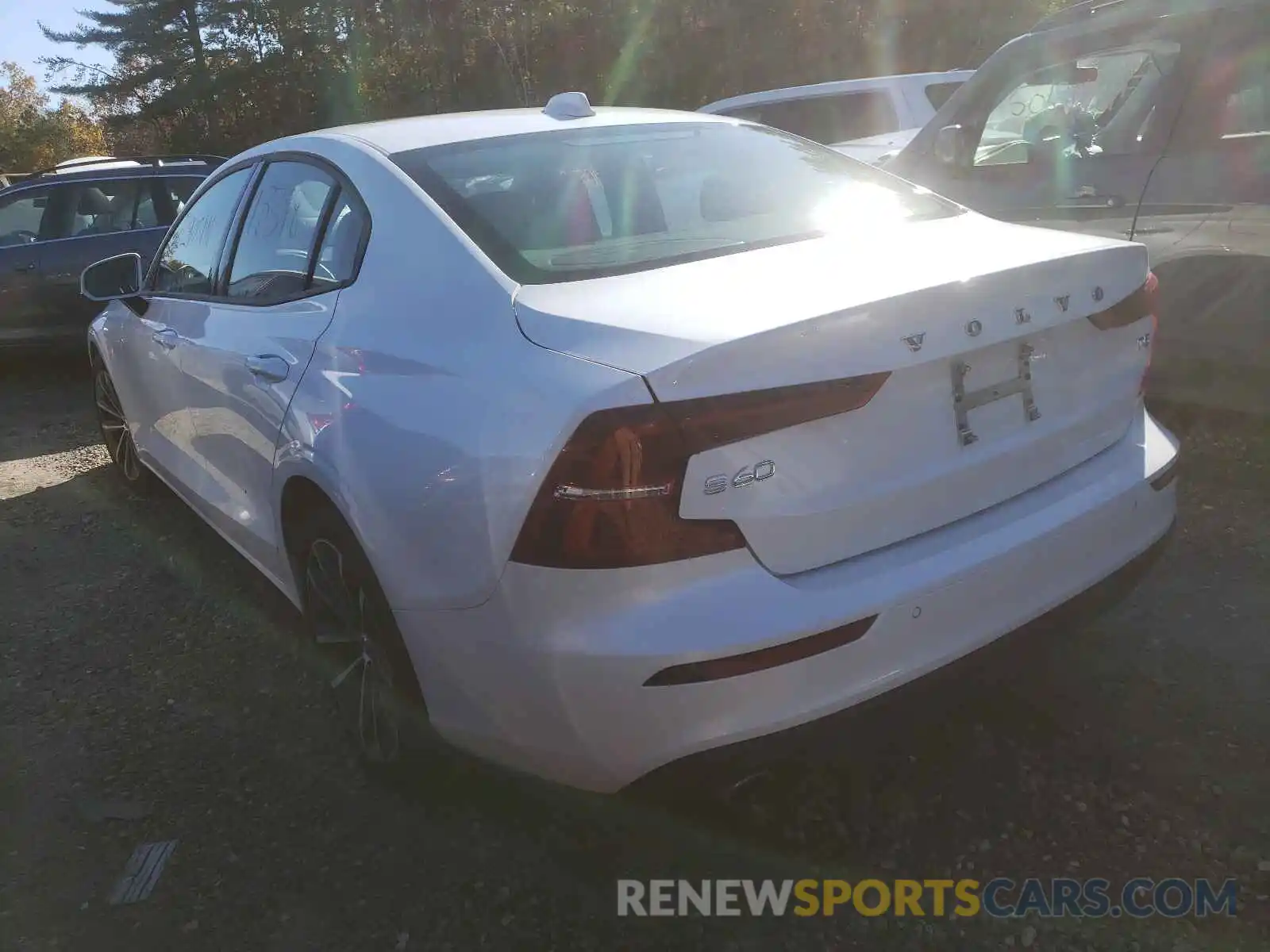 3 Photograph of a damaged car 7JR102FK1MG092226 VOLVO S60 2021