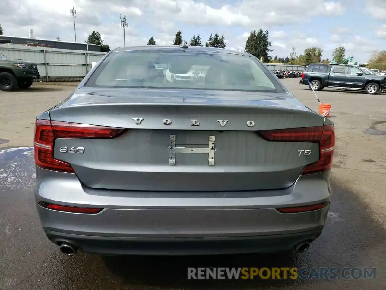 6 Photograph of a damaged car 7JR102FK1MG094462 VOLVO S60 2021