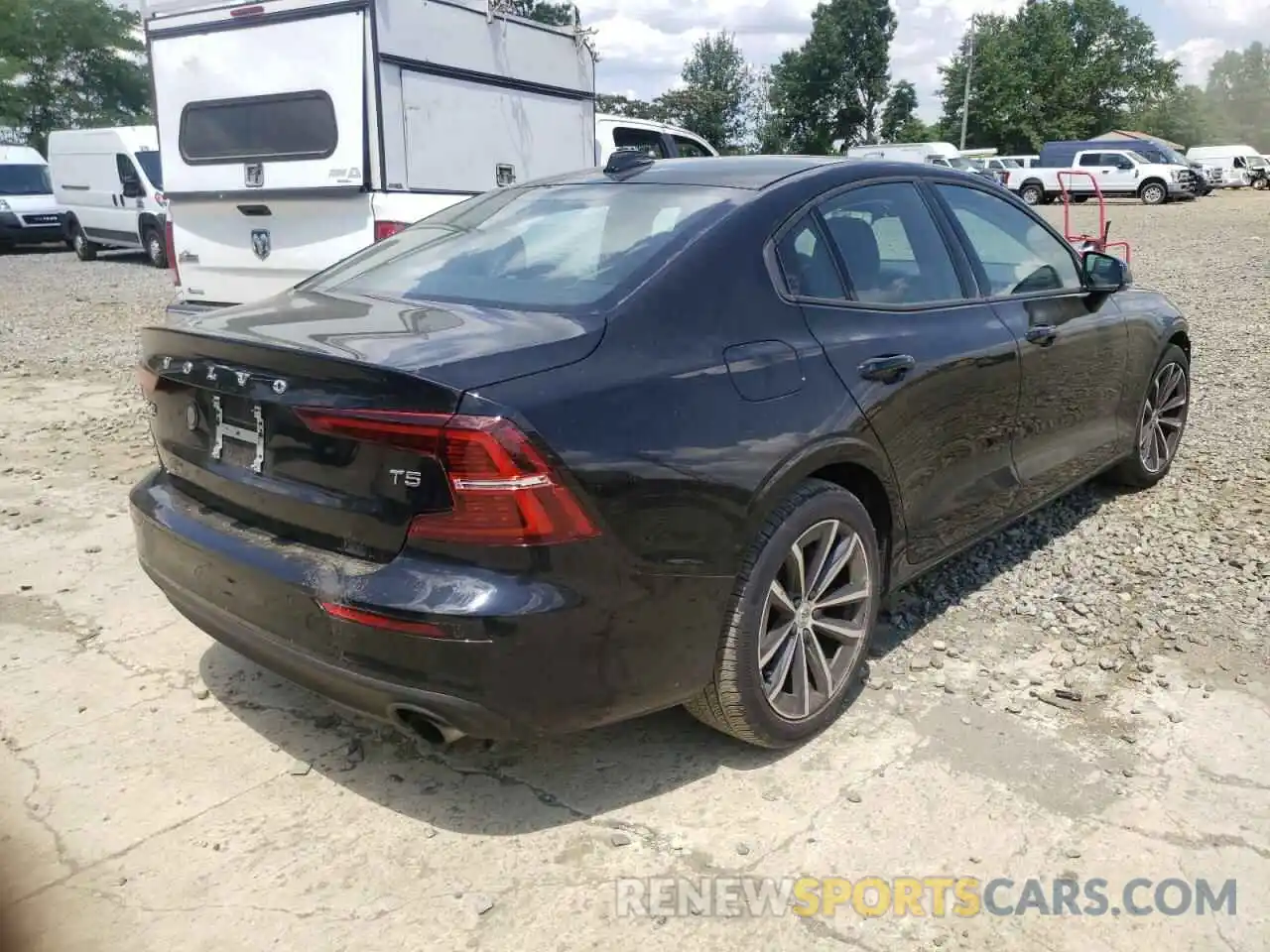 4 Photograph of a damaged car 7JR102FK1MG095479 VOLVO S60 2021