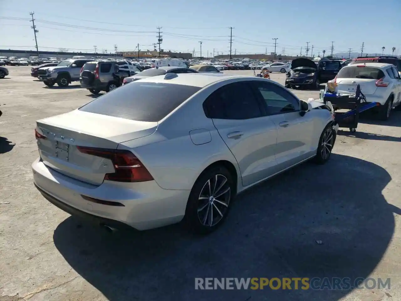 4 Photograph of a damaged car 7JR102FK1MG096535 VOLVO S60 2021