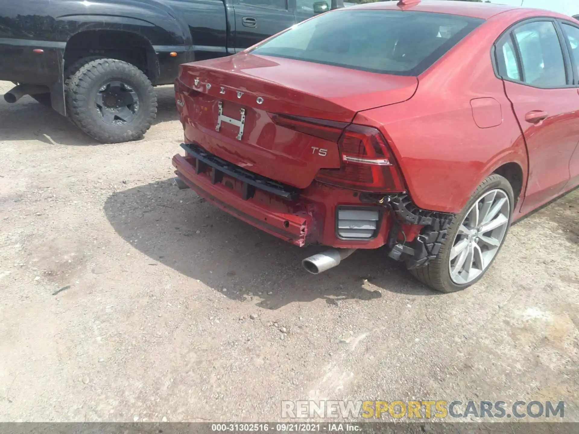 6 Photograph of a damaged car 7JR102FK2MG096740 VOLVO S60 2021