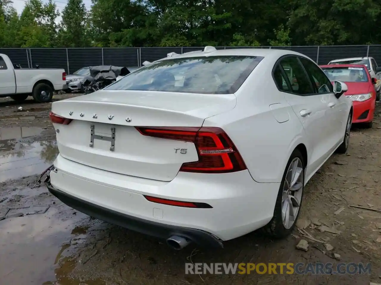 4 Photograph of a damaged car 7JR102FK5MG091094 VOLVO S60 2021