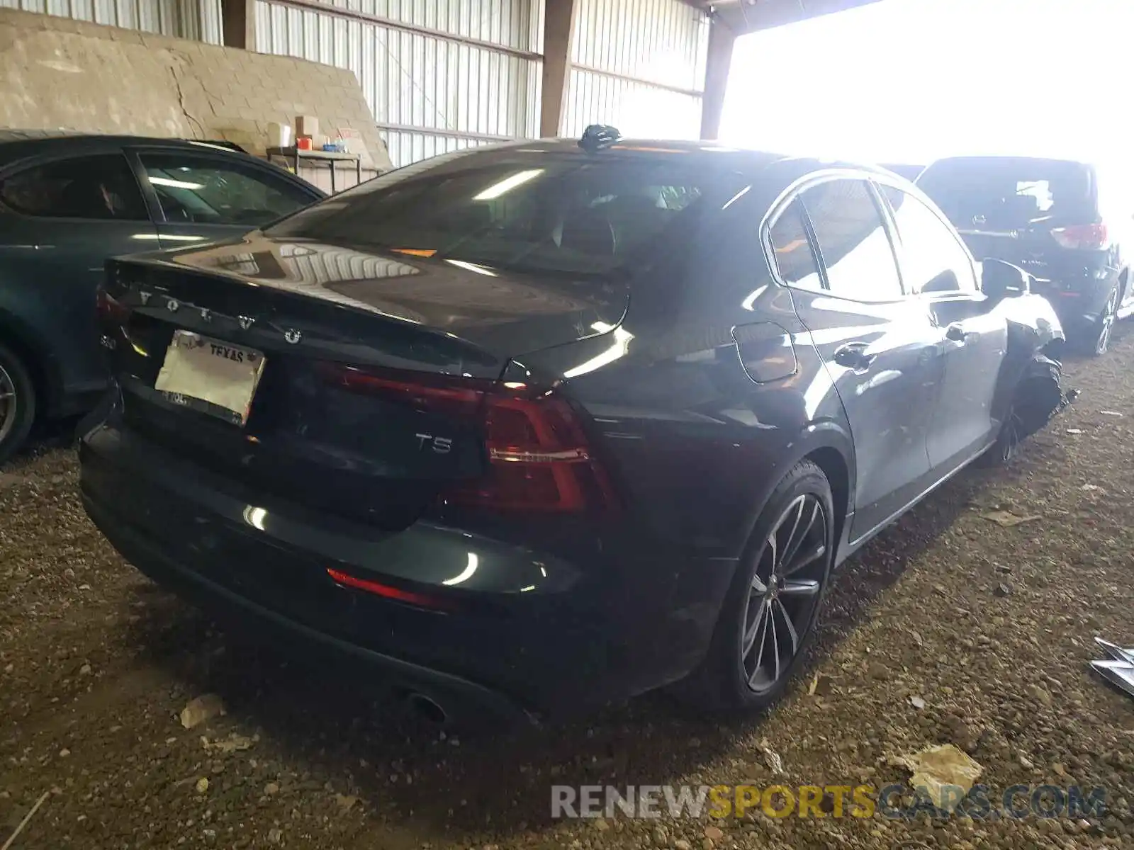 4 Photograph of a damaged car 7JR102FK5MG092259 VOLVO S60 2021