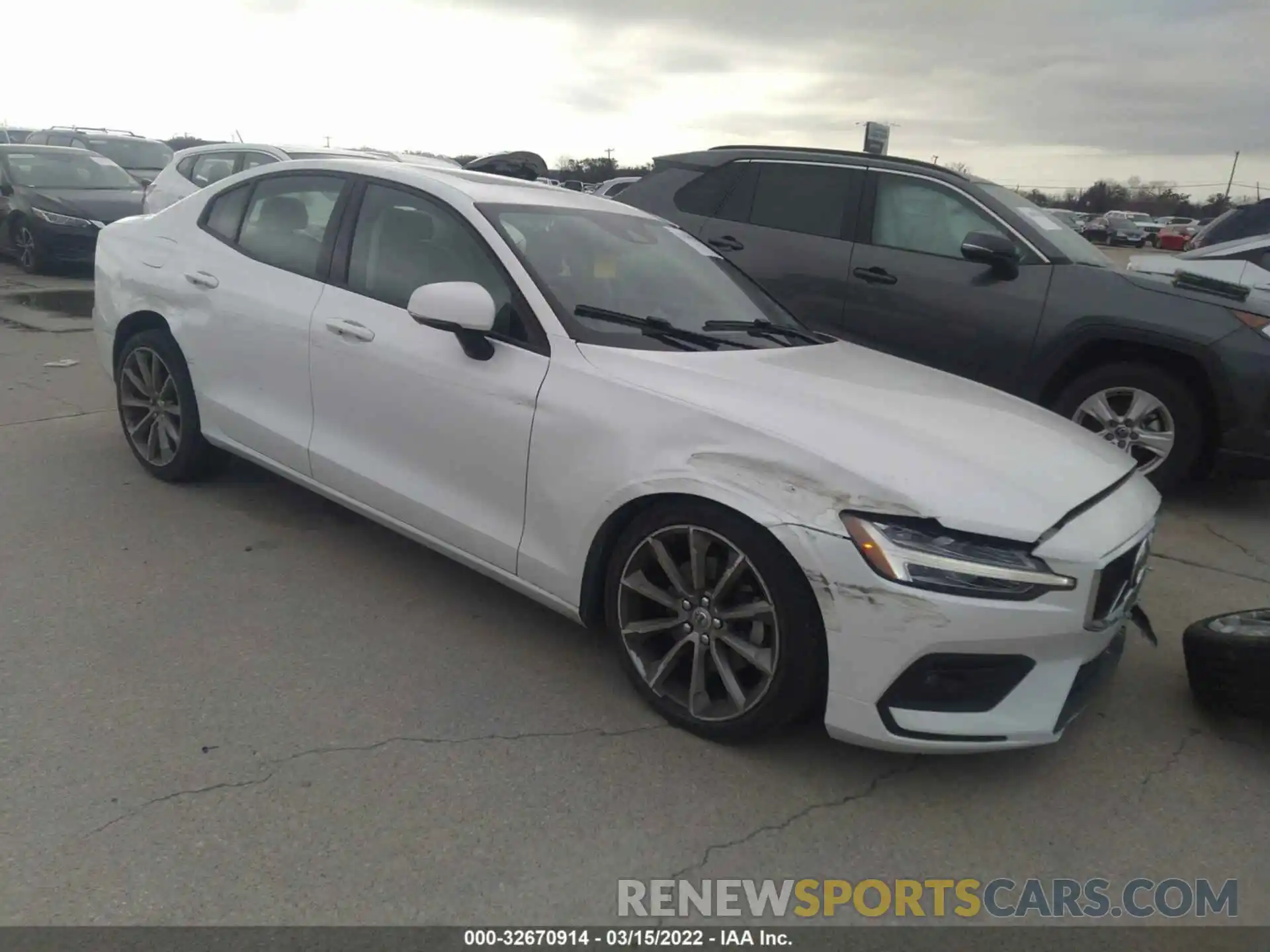 1 Photograph of a damaged car 7JR102FK5MG092469 VOLVO S60 2021