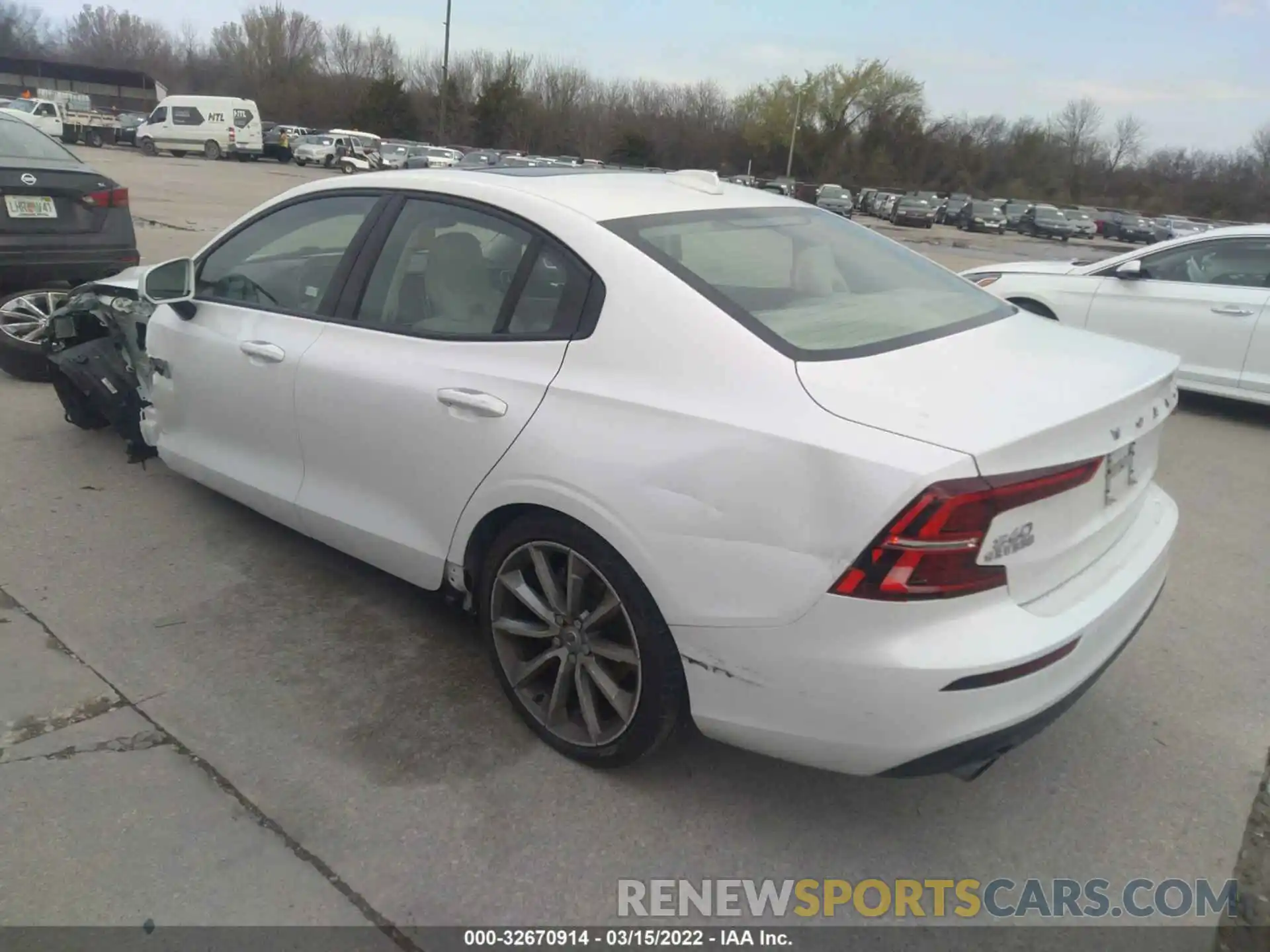 3 Photograph of a damaged car 7JR102FK5MG092469 VOLVO S60 2021