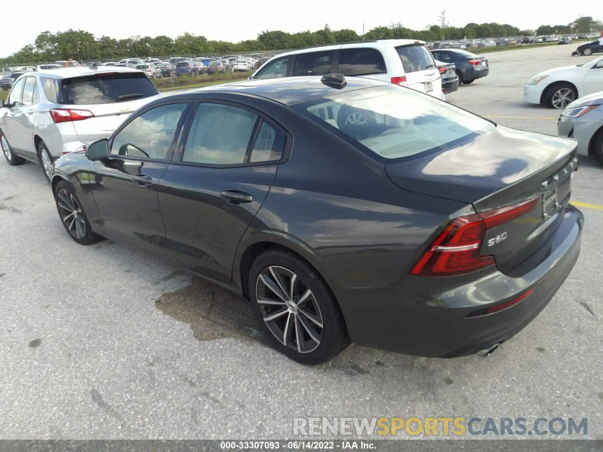 3 Photograph of a damaged car 7JR102FK5MG093394 VOLVO S60 2021