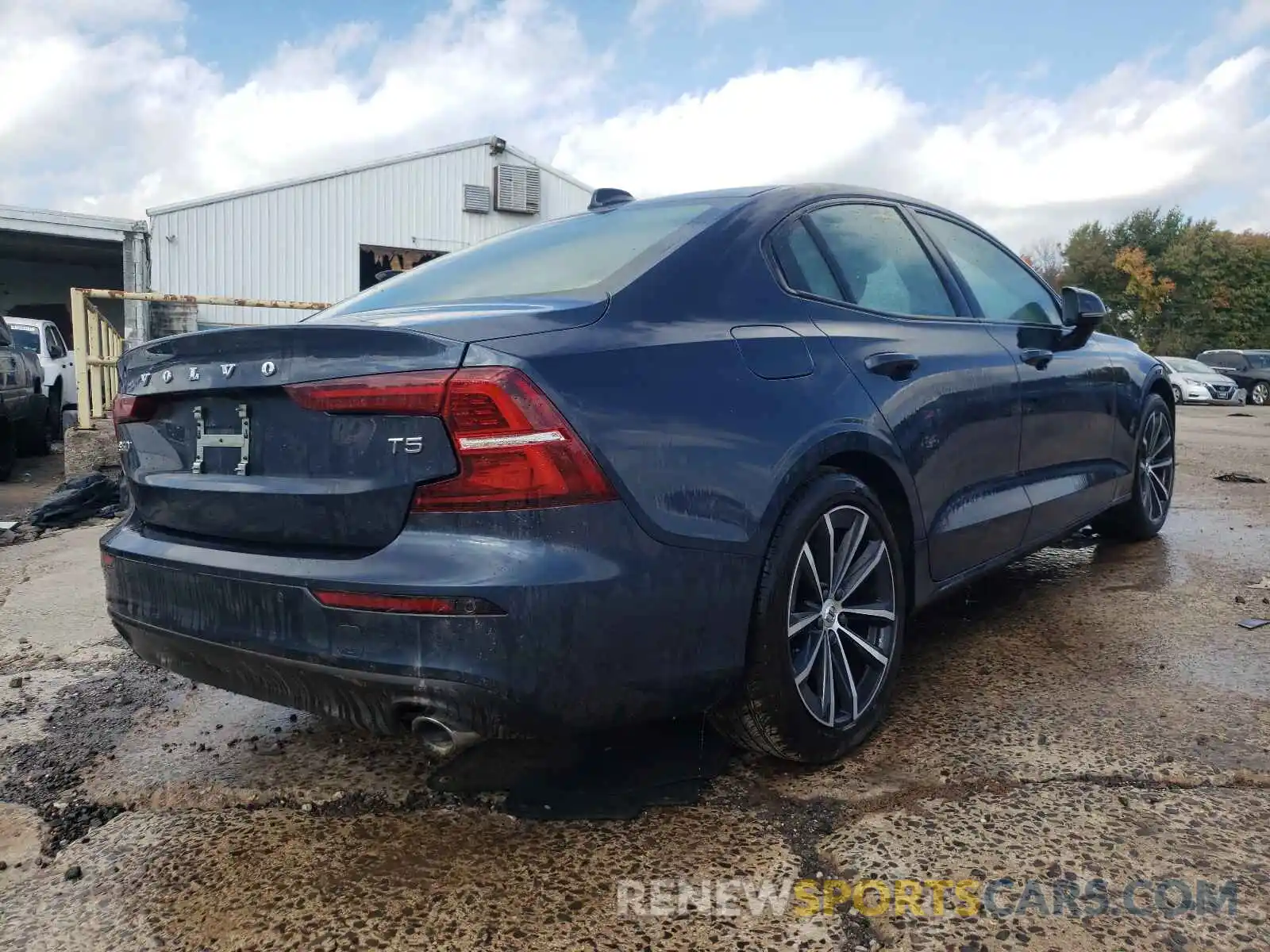 4 Photograph of a damaged car 7JR102FK6MG092061 VOLVO S60 2021