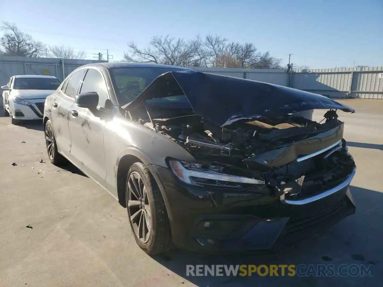 1 Photograph of a damaged car 7JR102FK6MG094862 VOLVO S60 2021