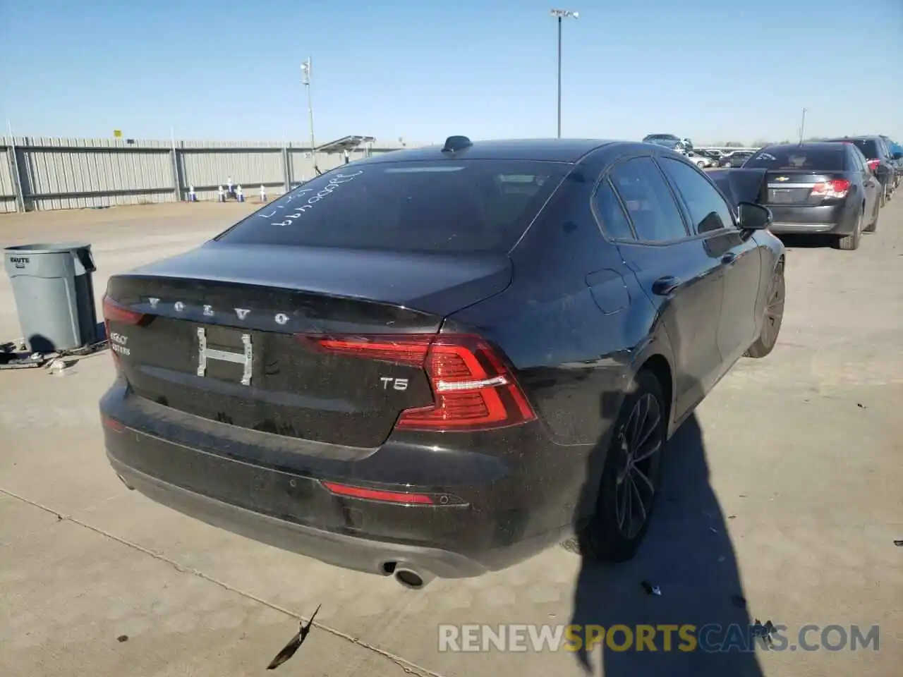 4 Photograph of a damaged car 7JR102FK6MG094862 VOLVO S60 2021