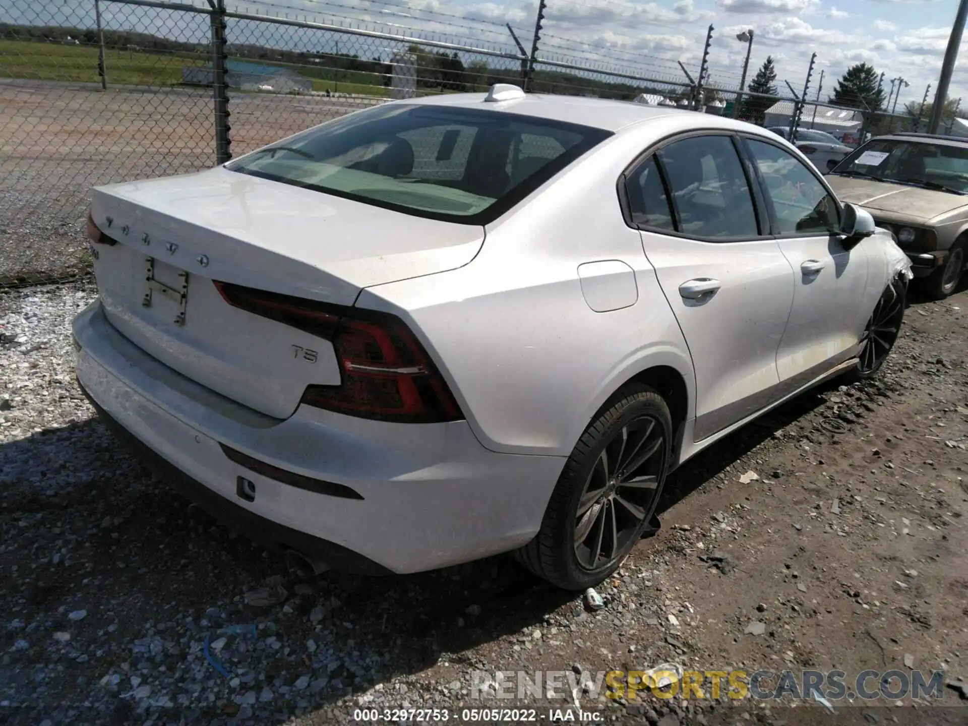 4 Photograph of a damaged car 7JR102FK6MG096188 VOLVO S60 2021