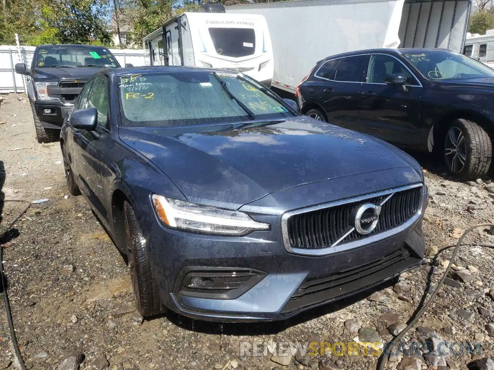 1 Photograph of a damaged car 7JR102FK6MG096692 VOLVO S60 2021