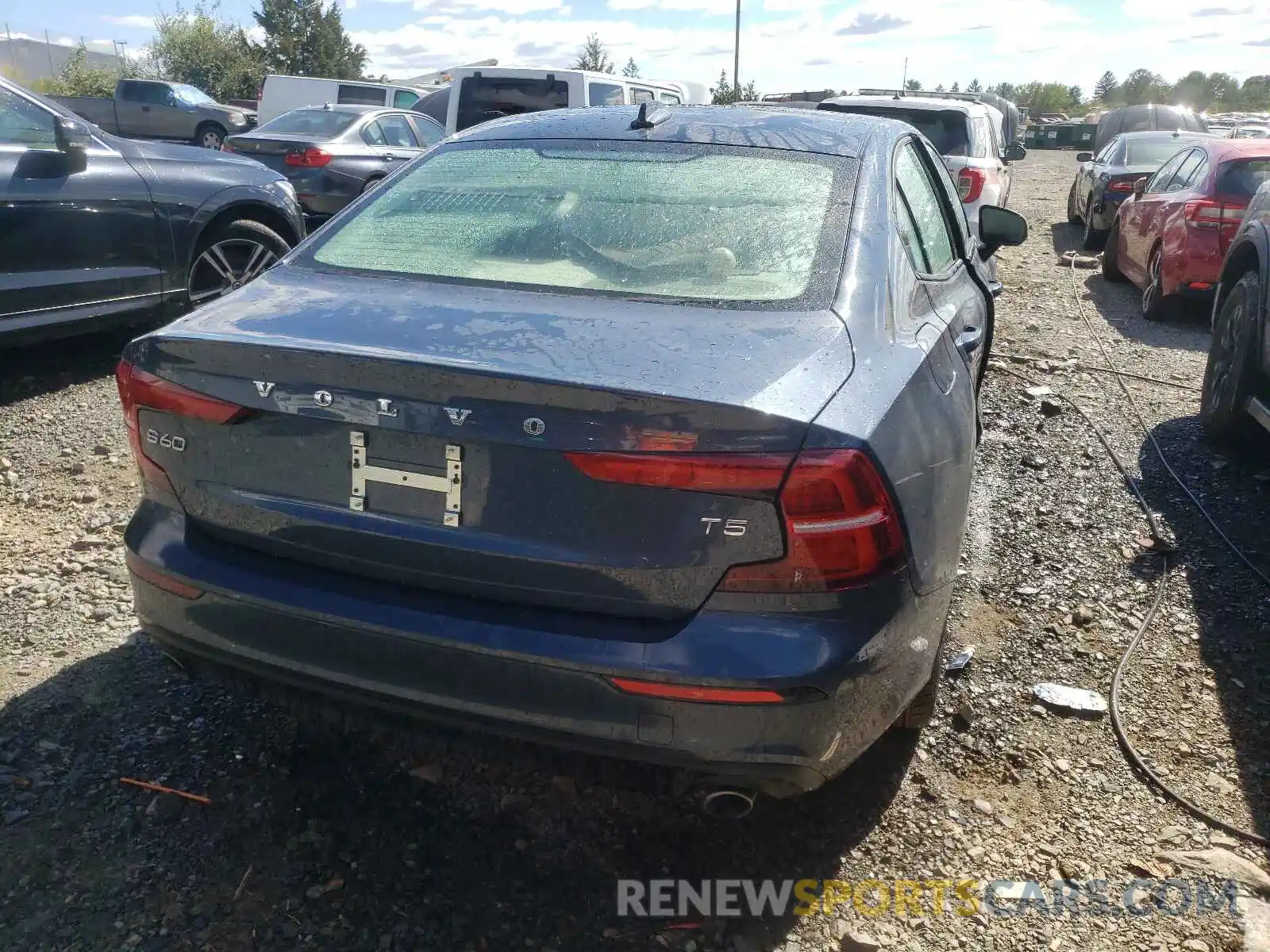 4 Photograph of a damaged car 7JR102FK6MG096692 VOLVO S60 2021