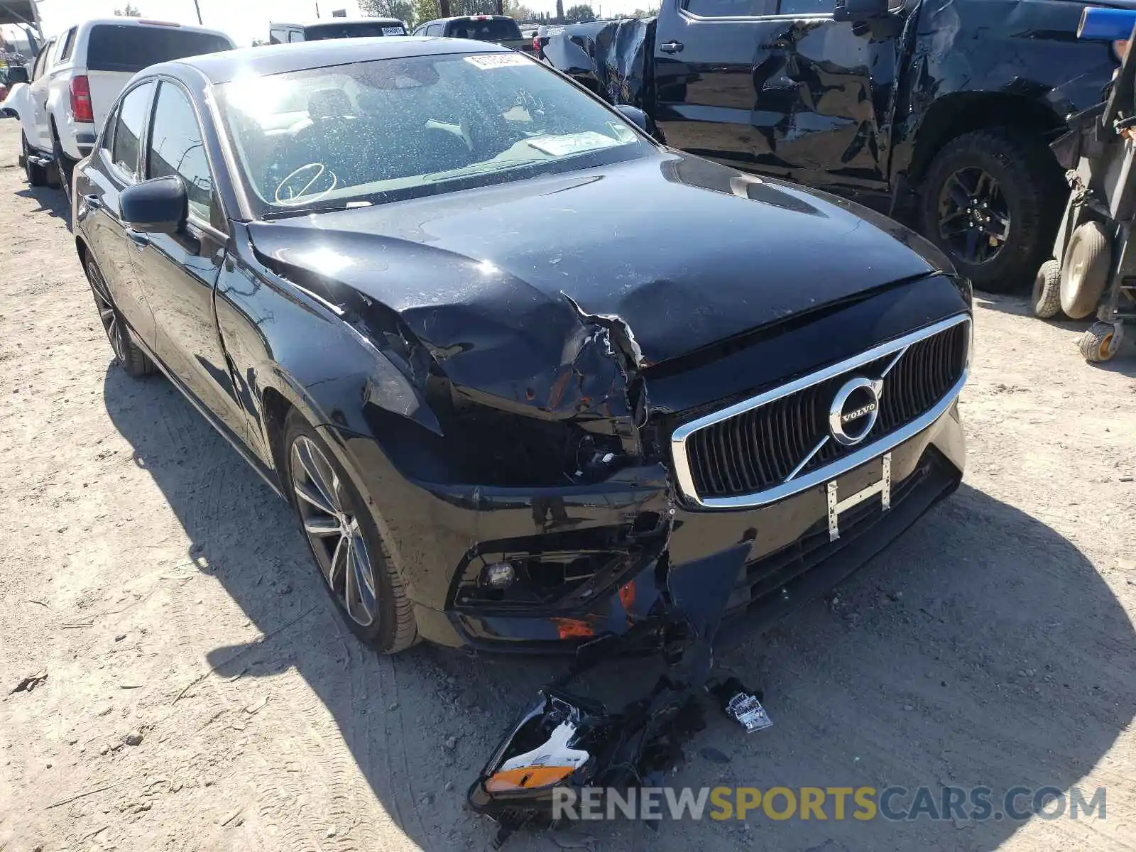 1 Photograph of a damaged car 7JR102FK6MG102331 VOLVO S60 2021