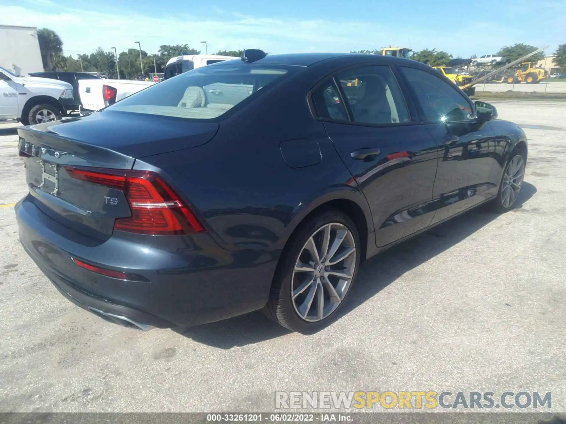 4 Photograph of a damaged car 7JR102FK9MG096461 VOLVO S60 2021