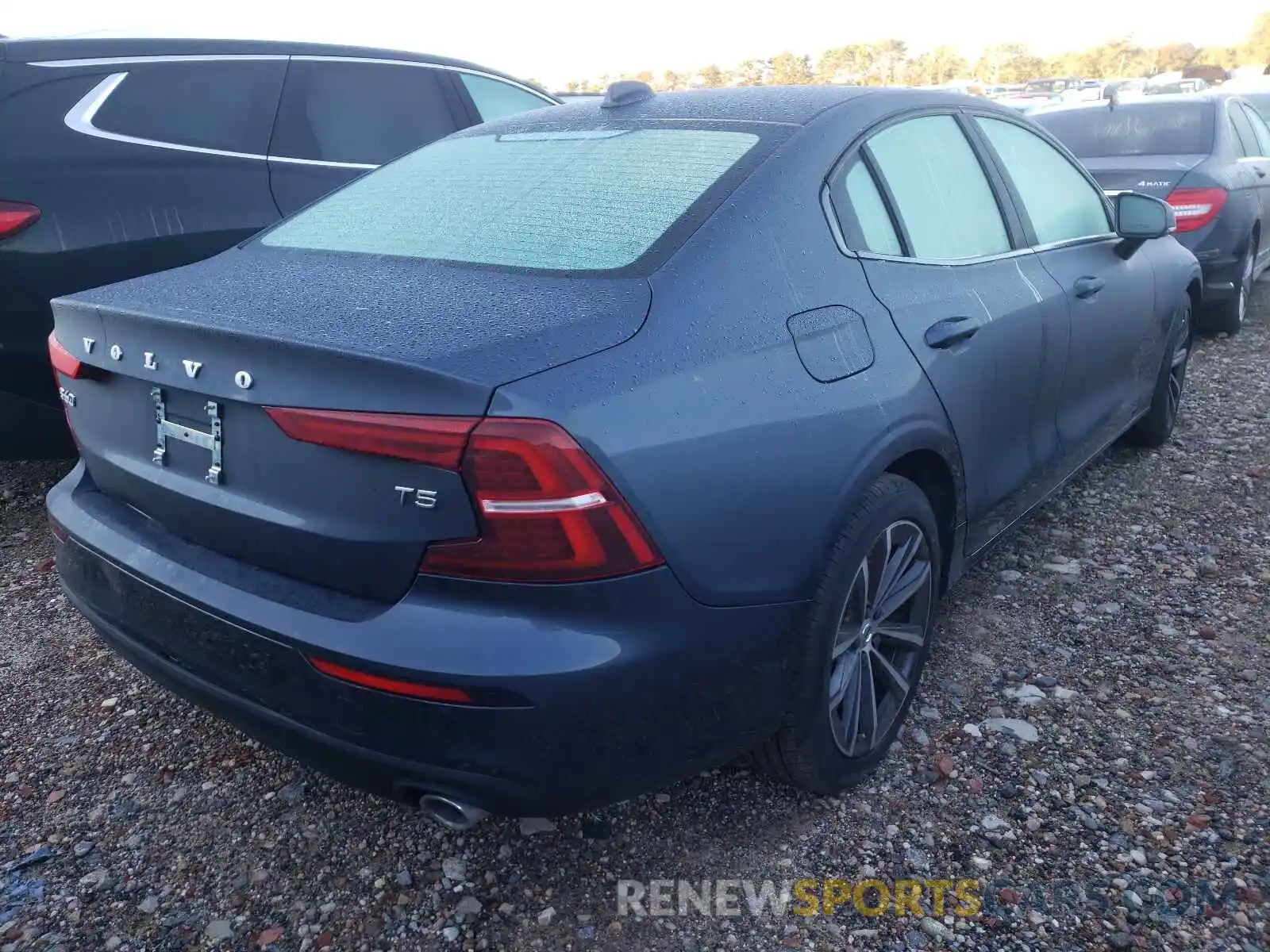 4 Photograph of a damaged car 7JR102FKXMG095688 VOLVO S60 2021