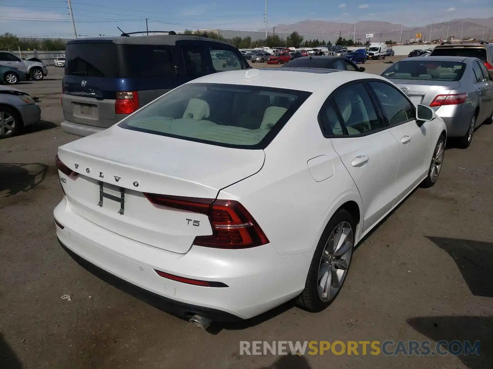 4 Photograph of a damaged car 7JR102FKXMG102669 VOLVO S60 2021